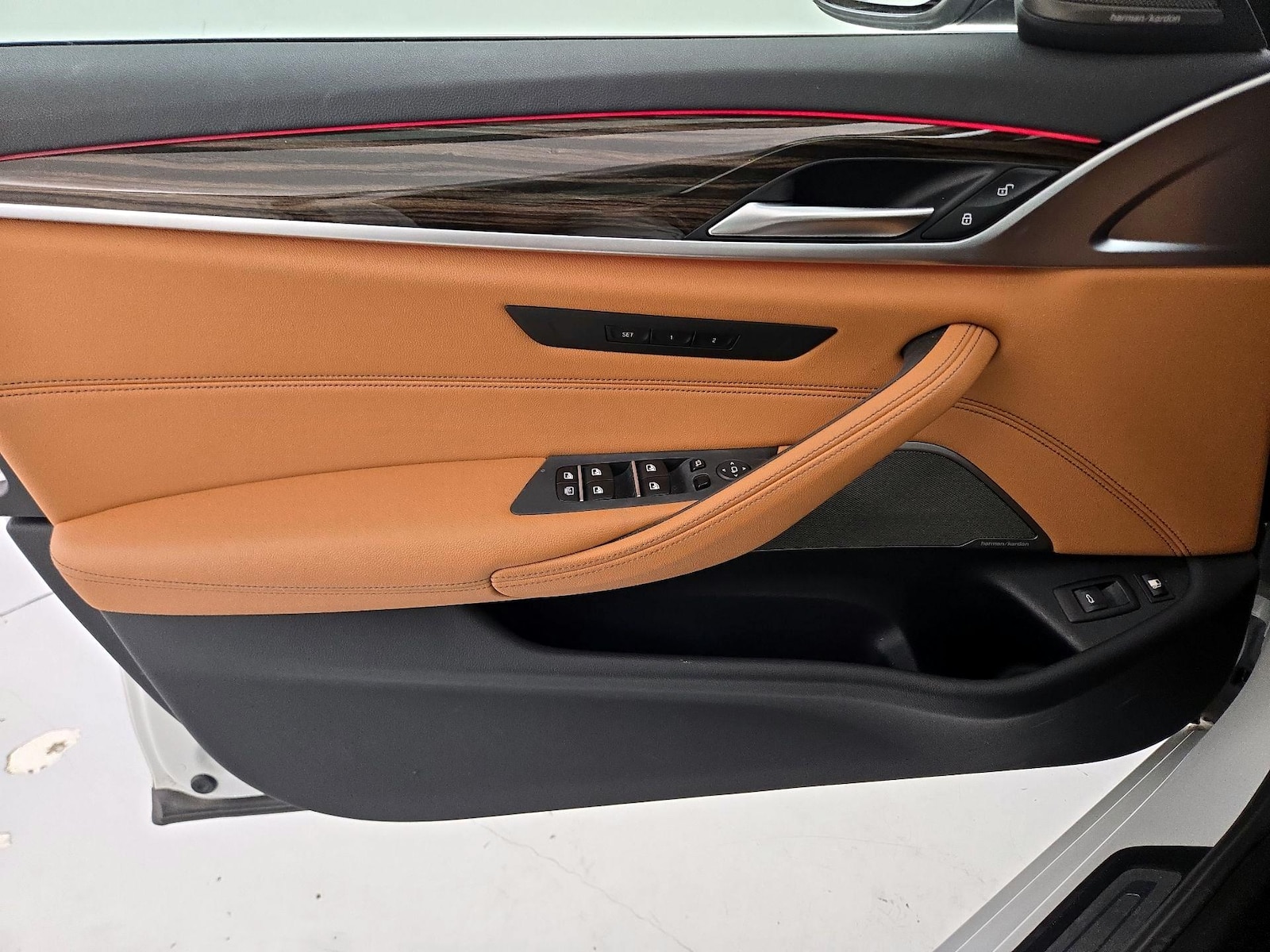 2023 BMW 5 Series 530e - Photo 13