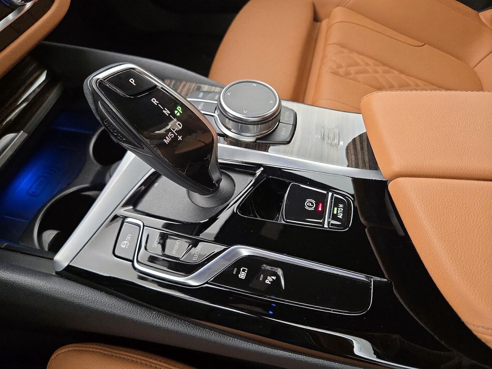 2023 BMW 5 Series 530e - Photo 19