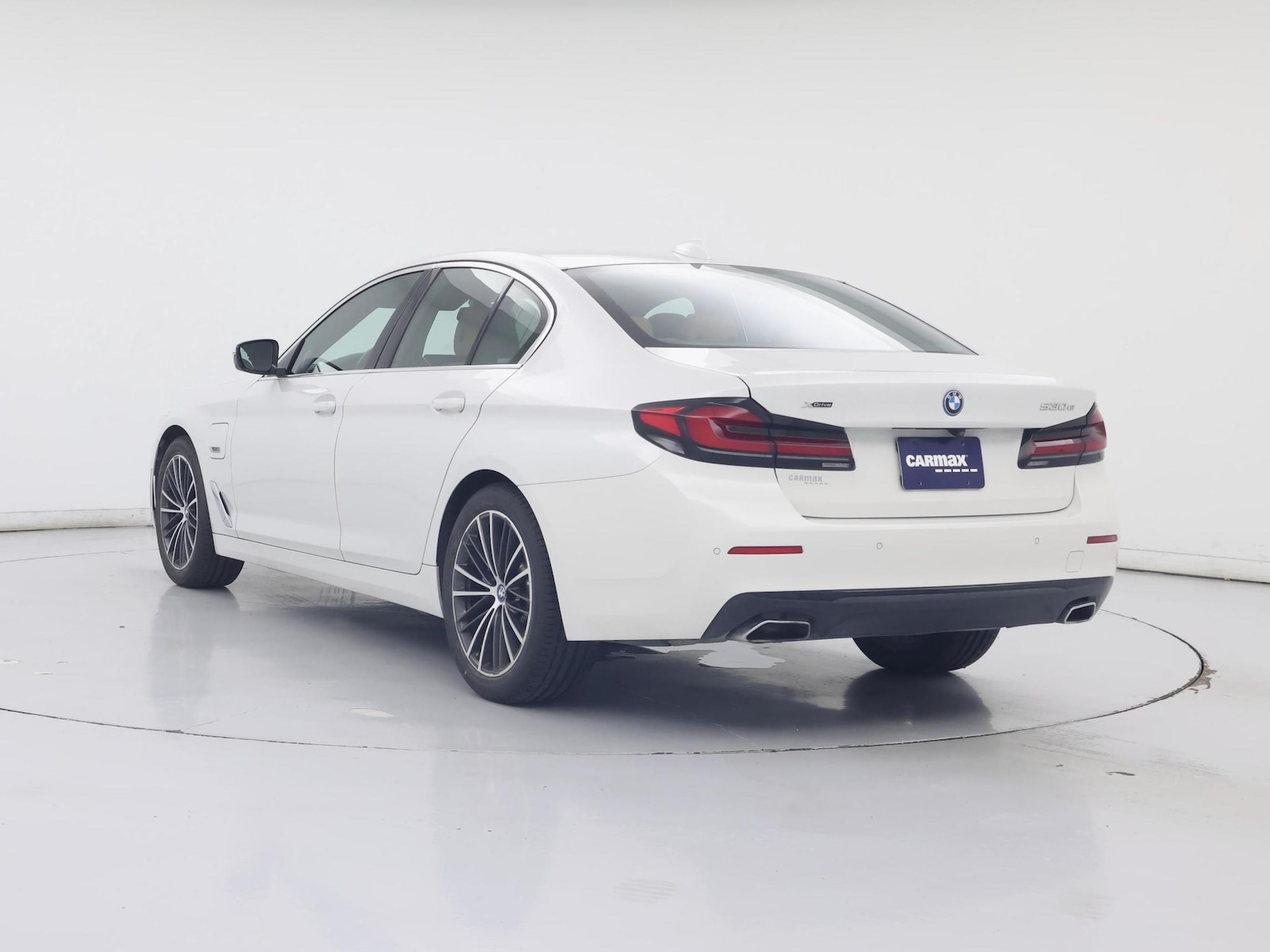 2023 BMW 5 Series 530e - Photo 3