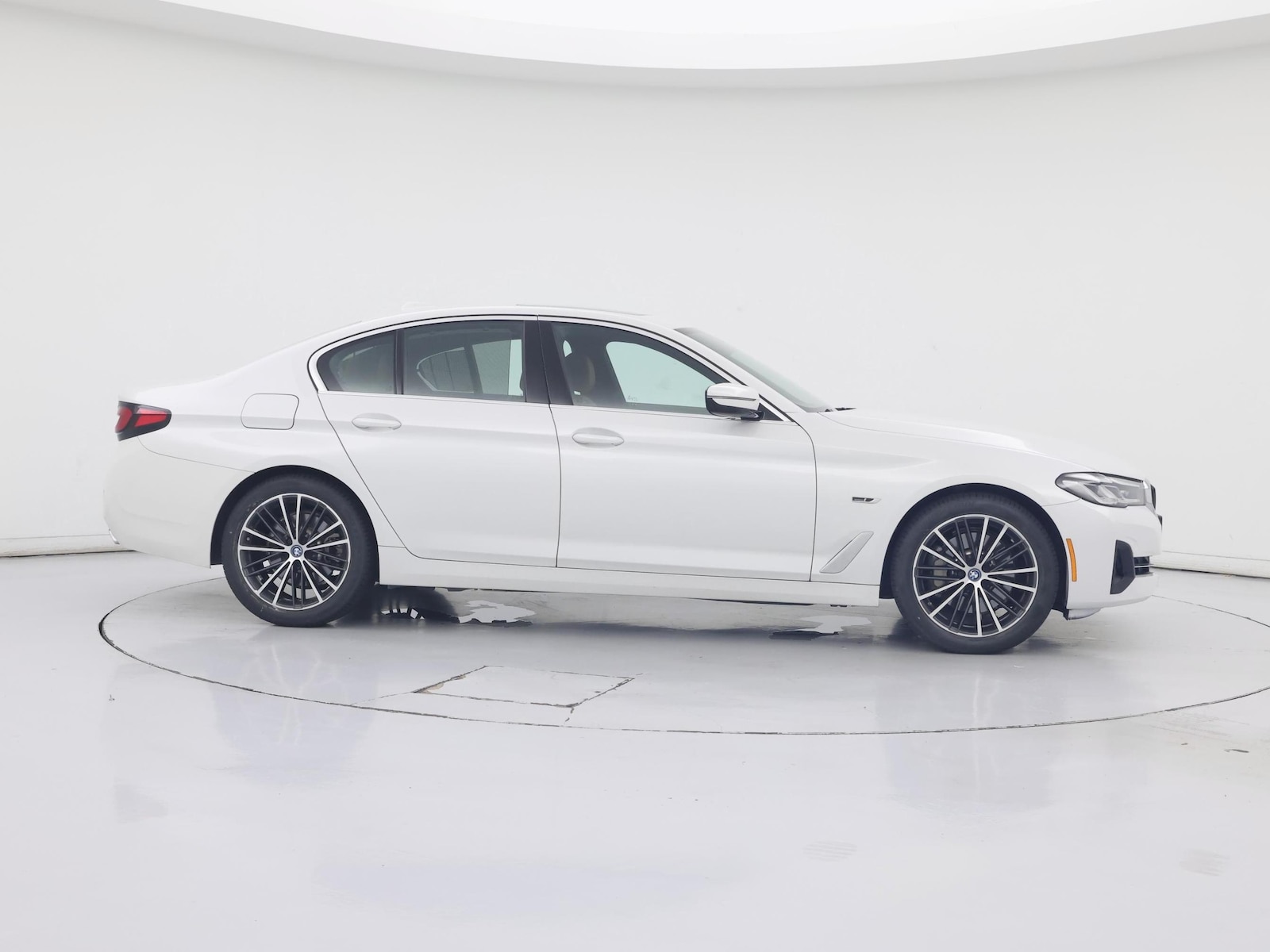 2023 BMW 5 Series 530e - Photo 8