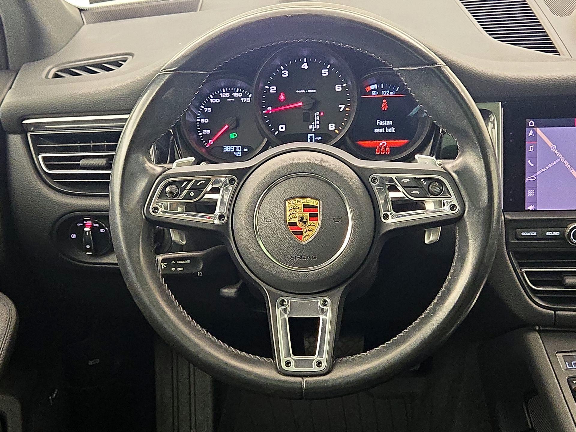 Thumbnail: 2021 Porsche Macan - 10