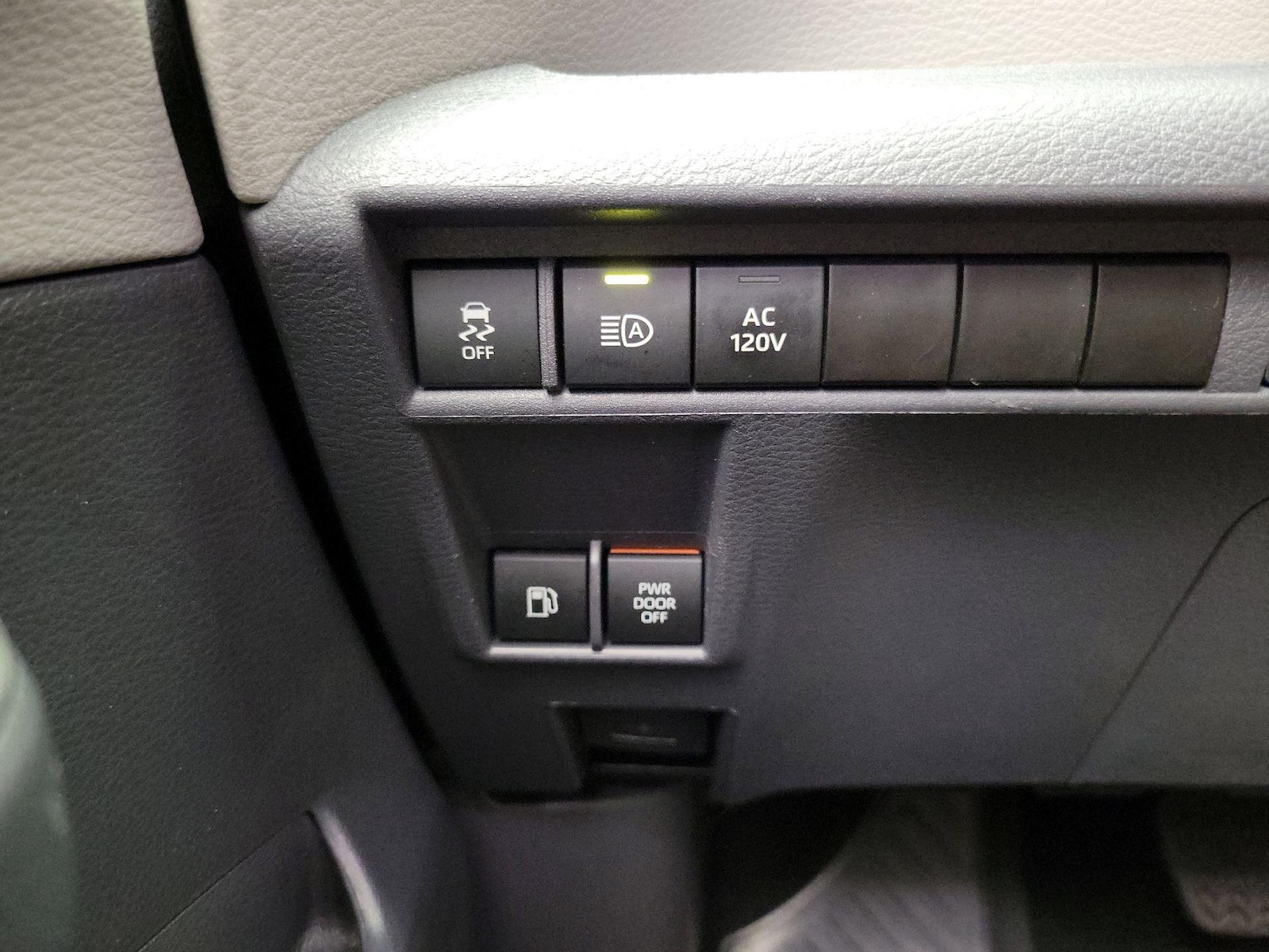 2024 Toyota Sienna XLE - Photo 14