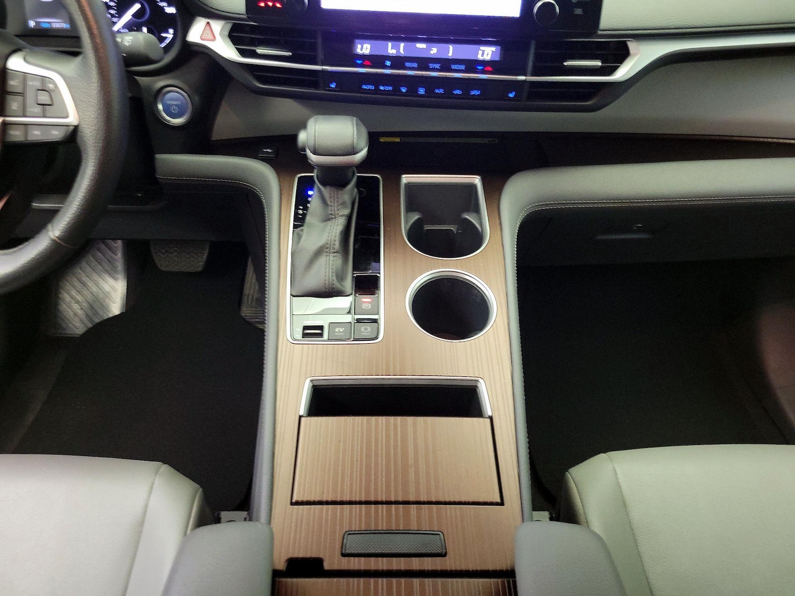 2024 Toyota Sienna XLE - Photo 19