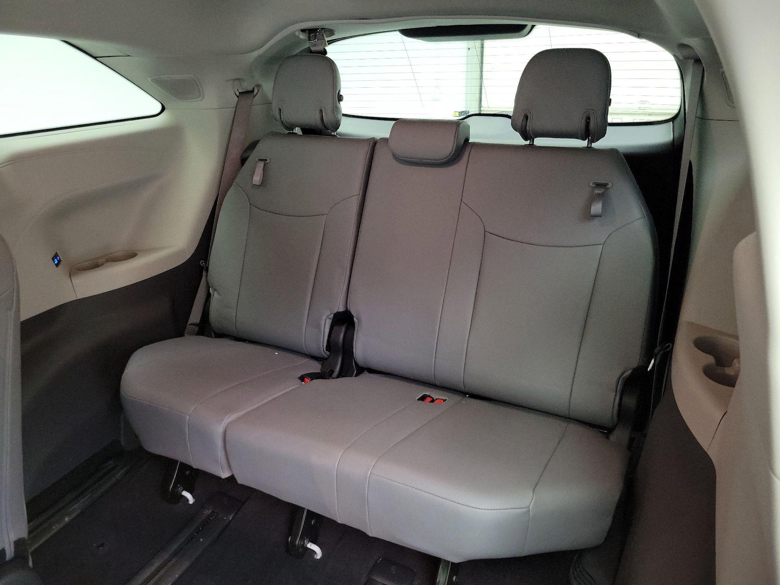 2024 Toyota Sienna XLE - Photo 23