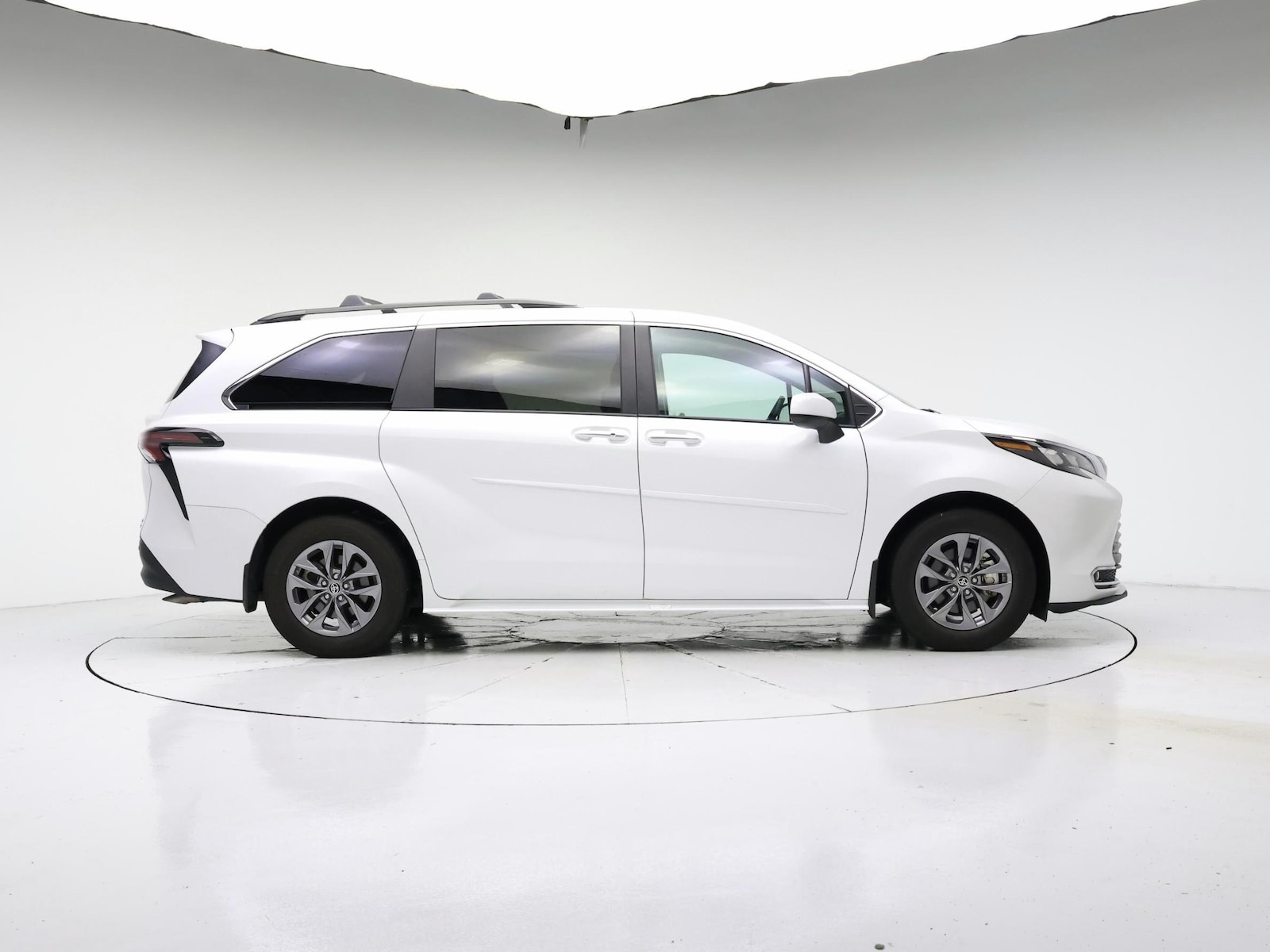 2024 Toyota Sienna XLE - Photo 8