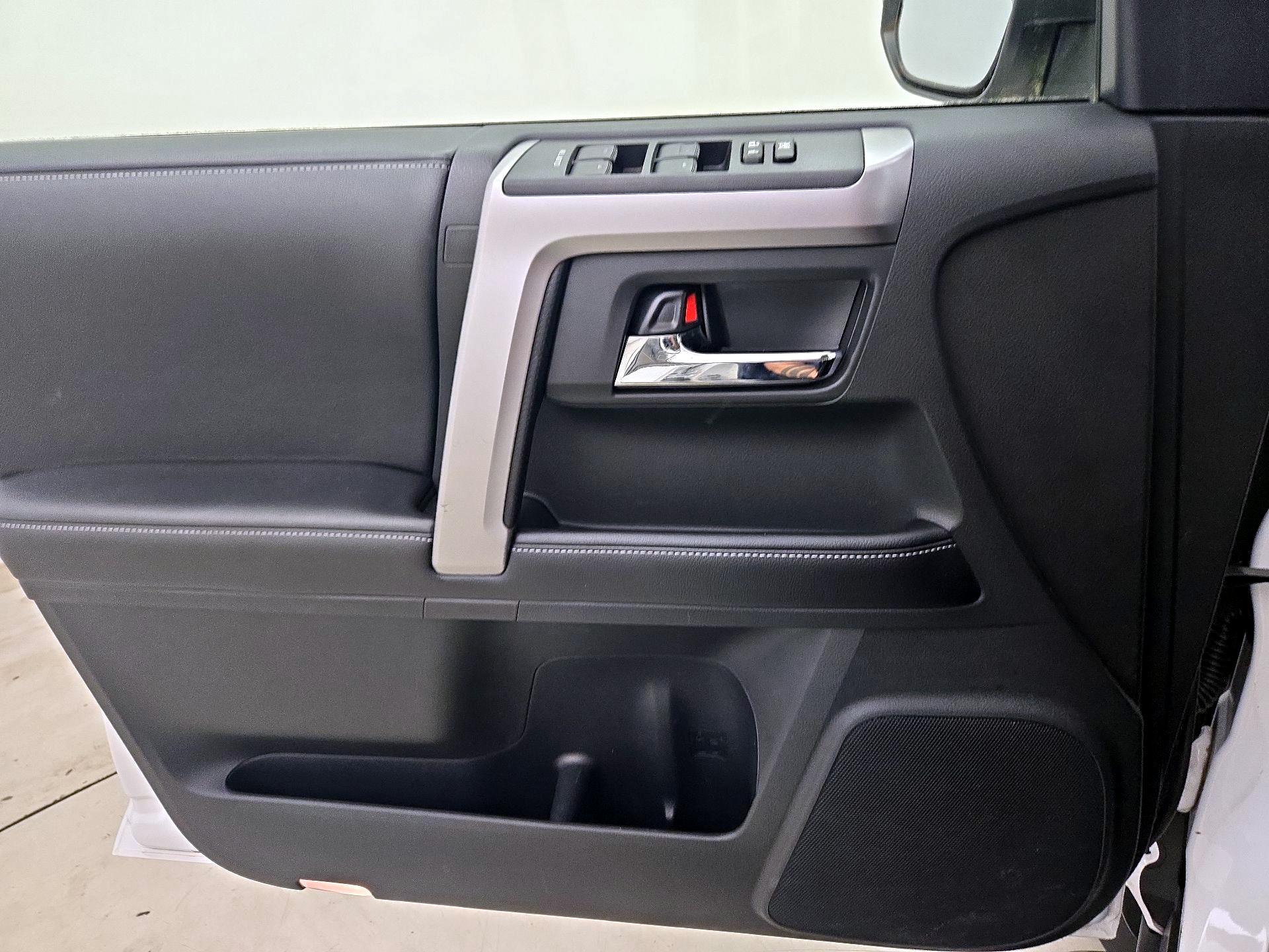 Thumbnail: 2016 Toyota 4Runner - 12