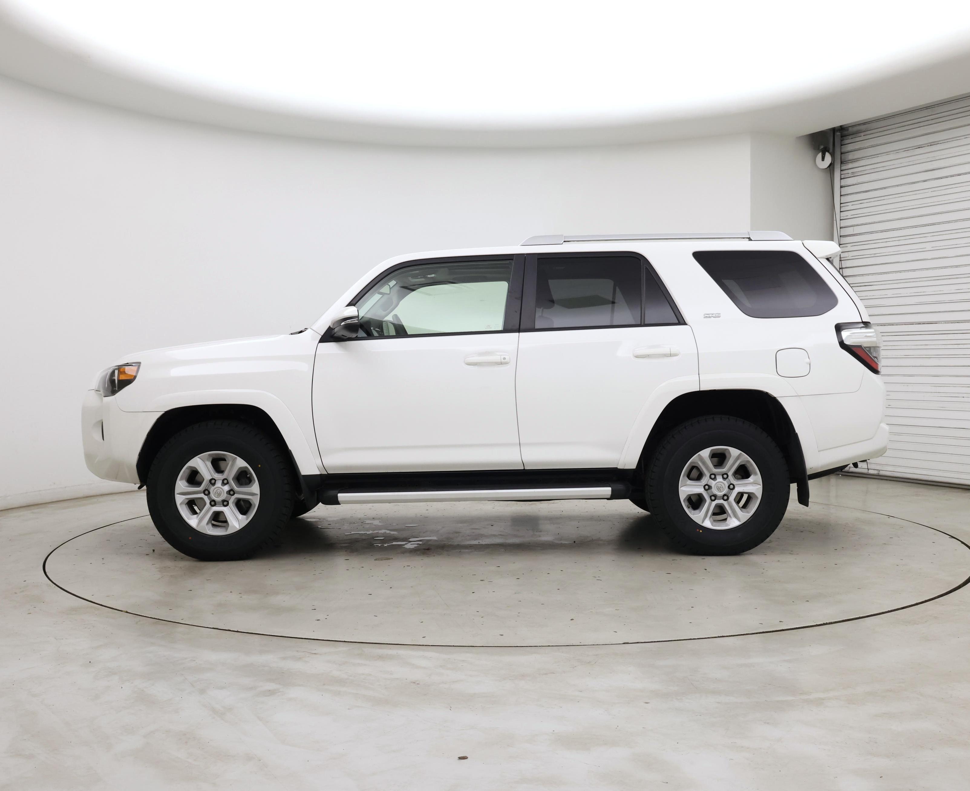 Thumbnail: 2016 Toyota 4Runner - 3