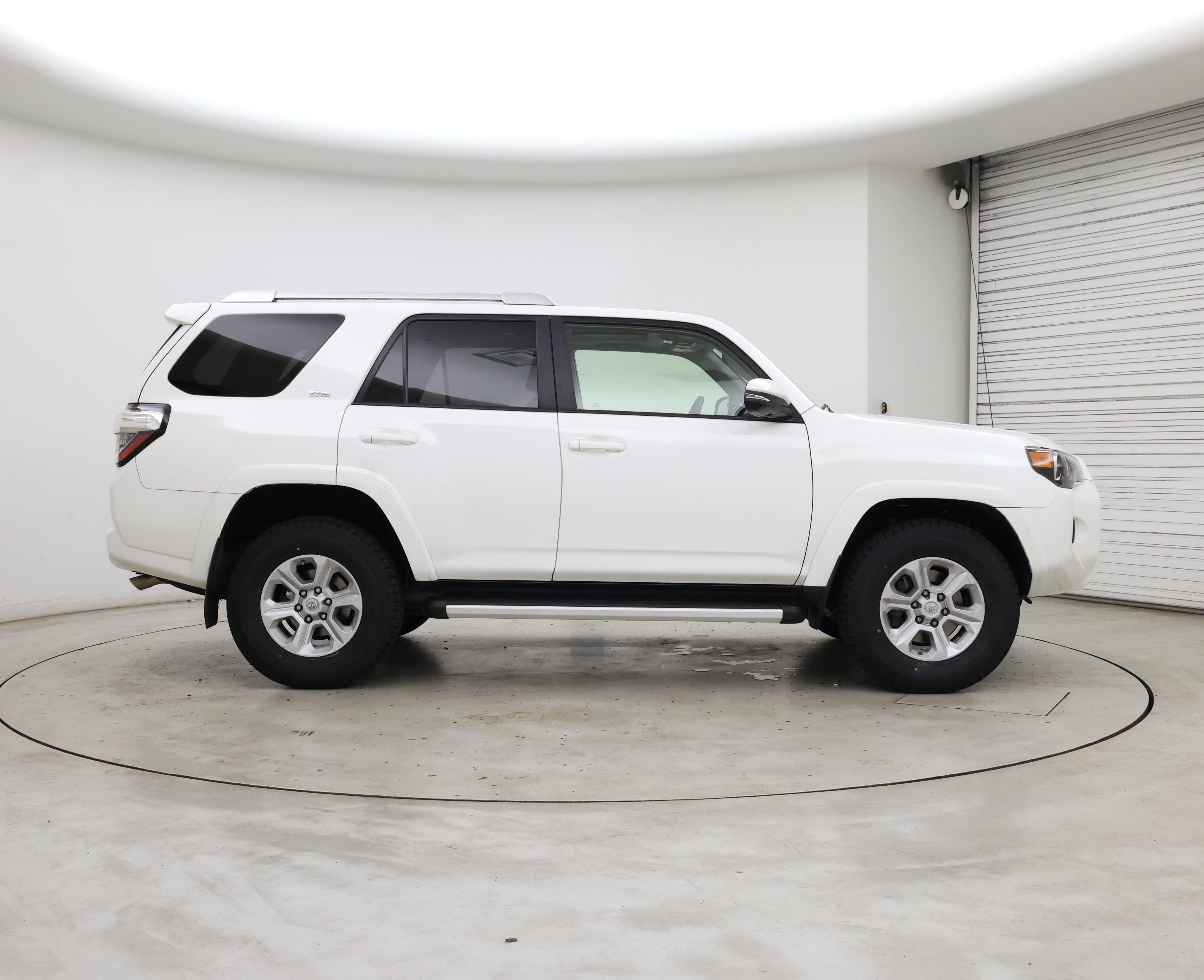 Thumbnail: 2016 Toyota 4Runner - 7