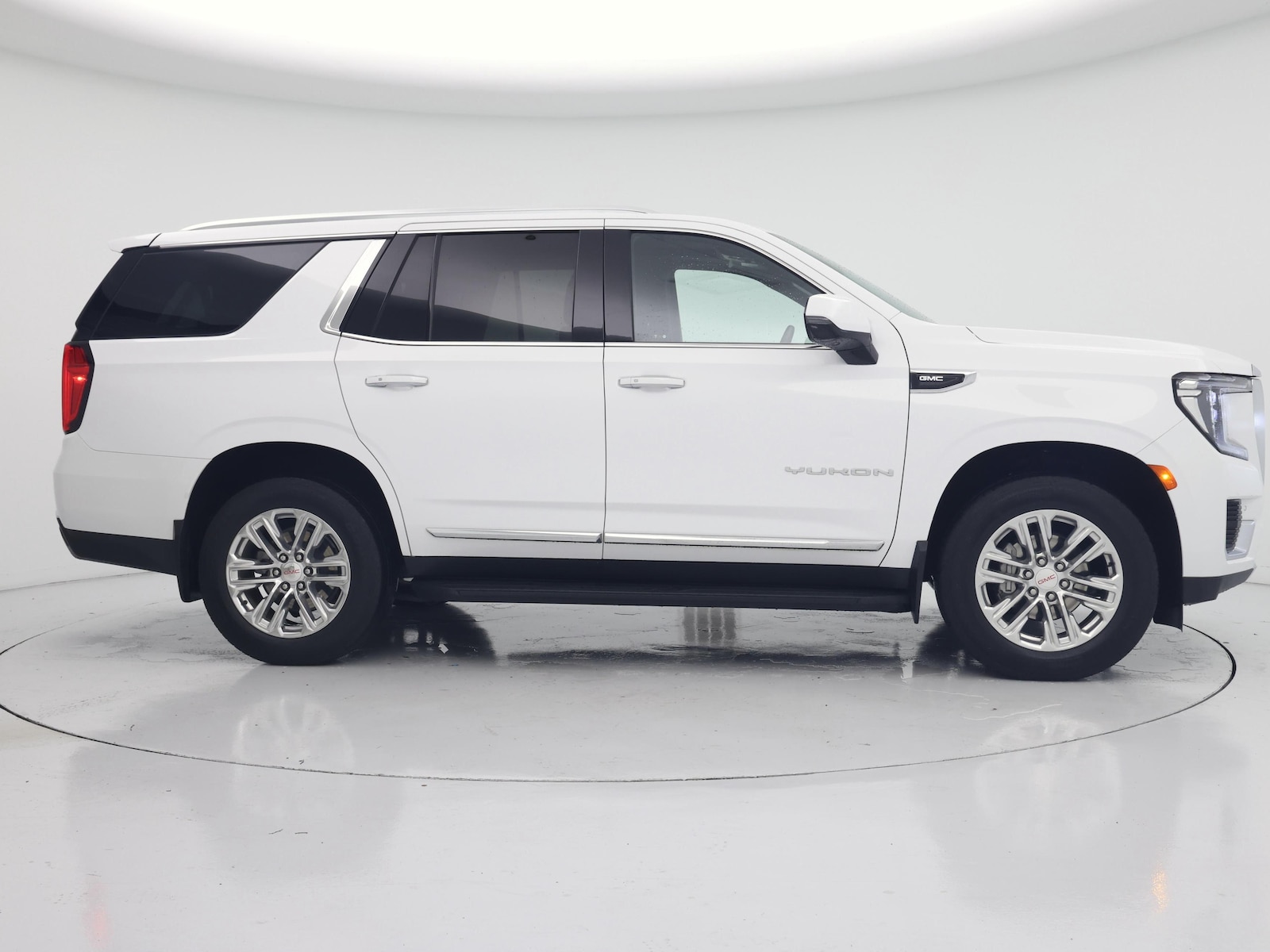 2023 GMC Yukon SLT - Photo 8