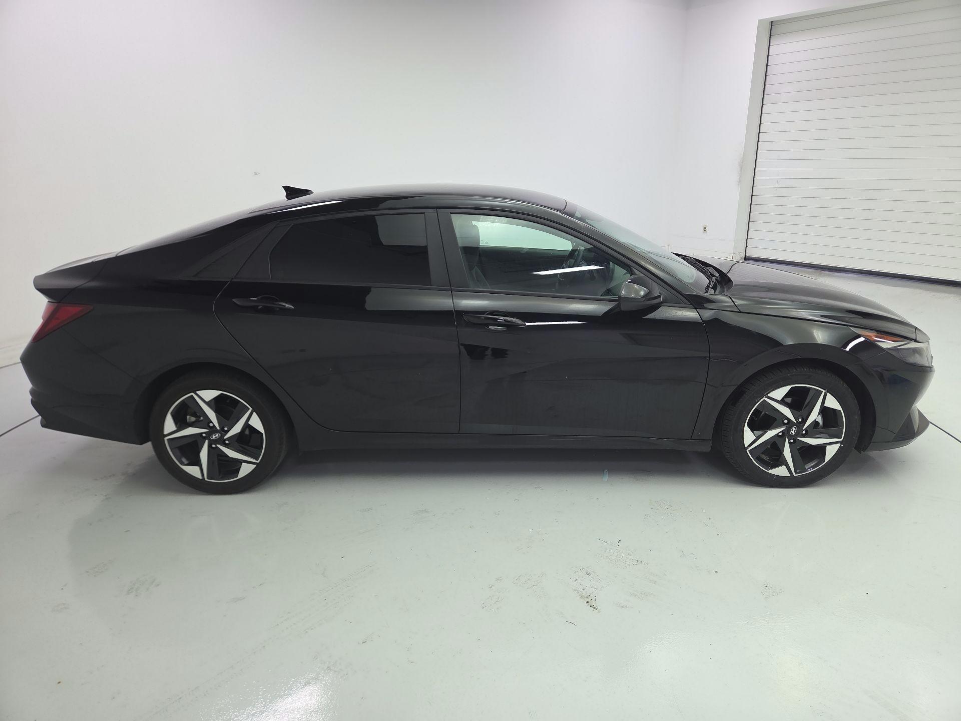 Thumbnail: 2023 Hyundai Elantra - 4