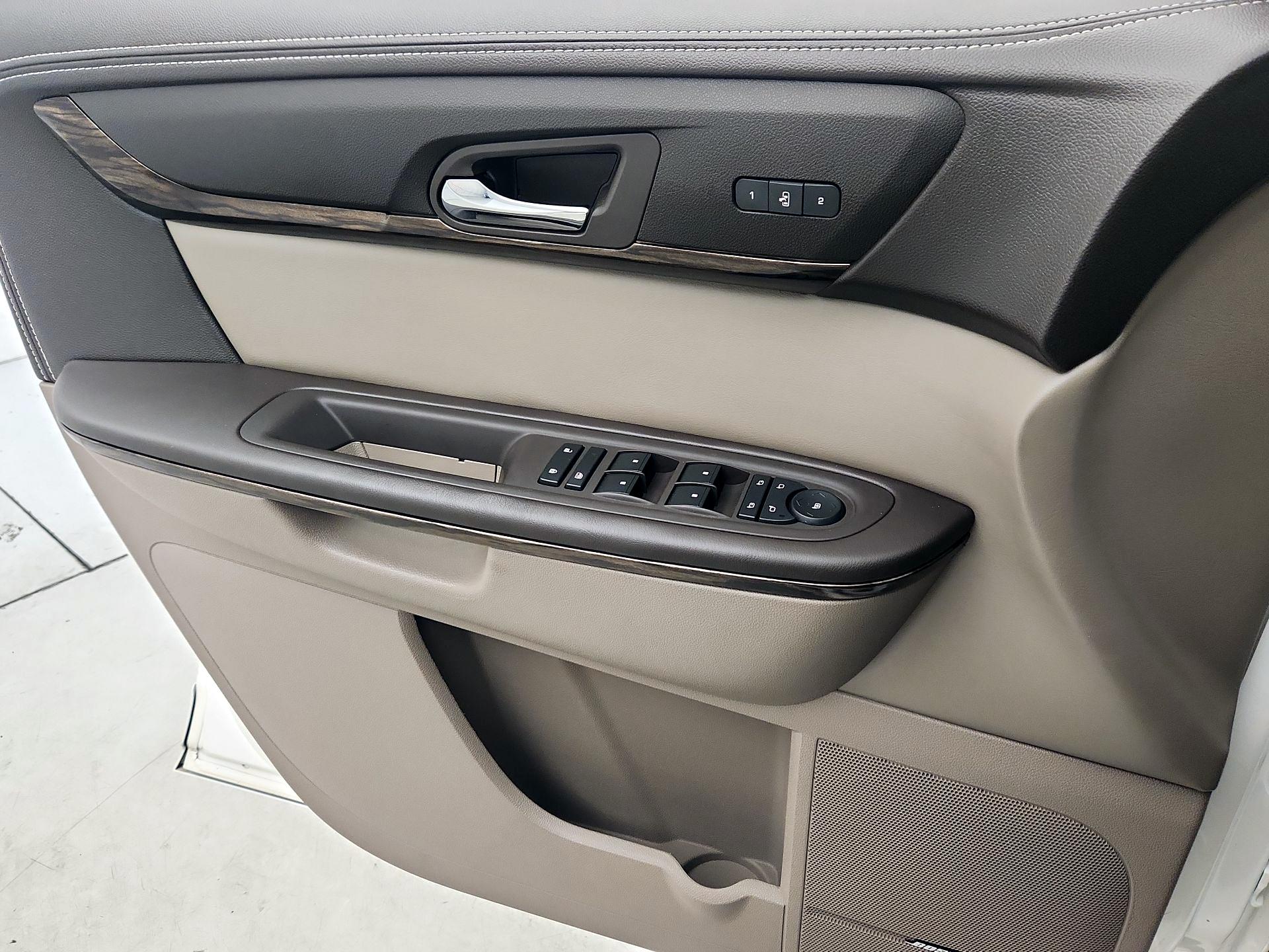 Thumbnail: 2015 GMC Acadia - 12