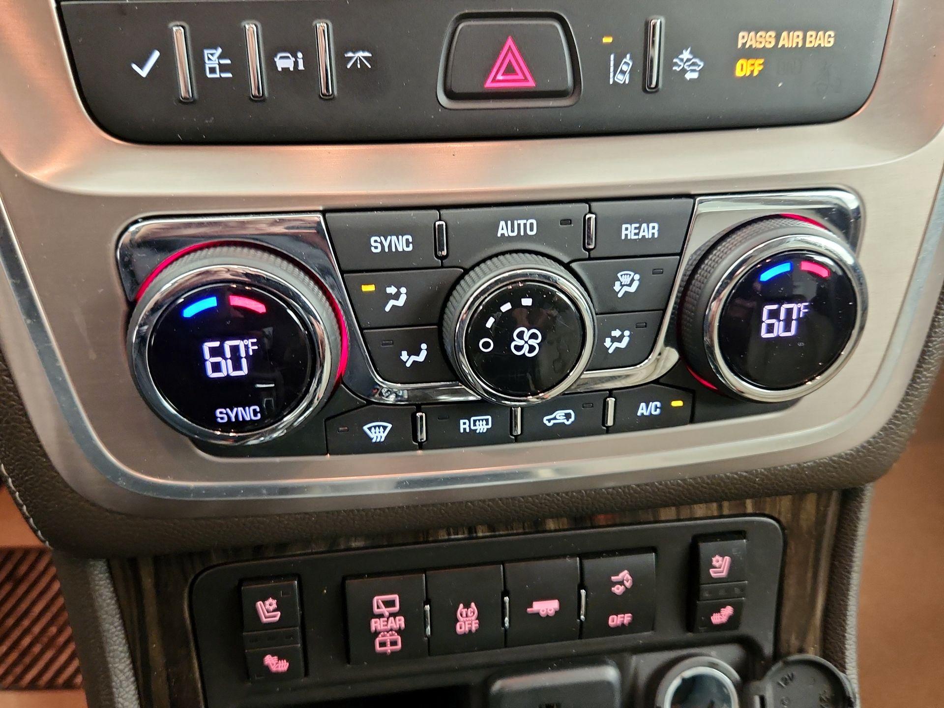Thumbnail: 2015 GMC Acadia - 17