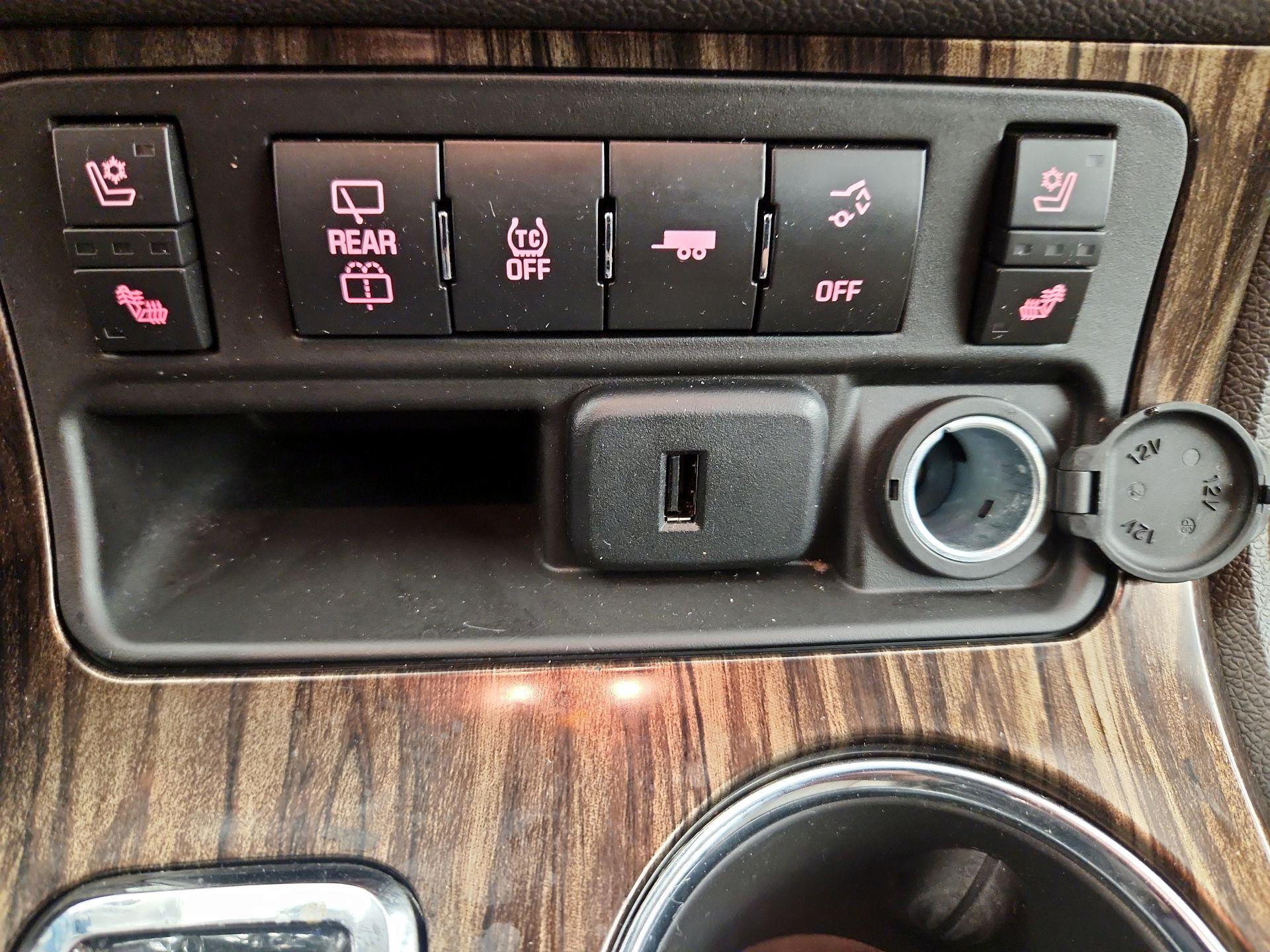 Thumbnail: 2015 GMC Acadia - 19