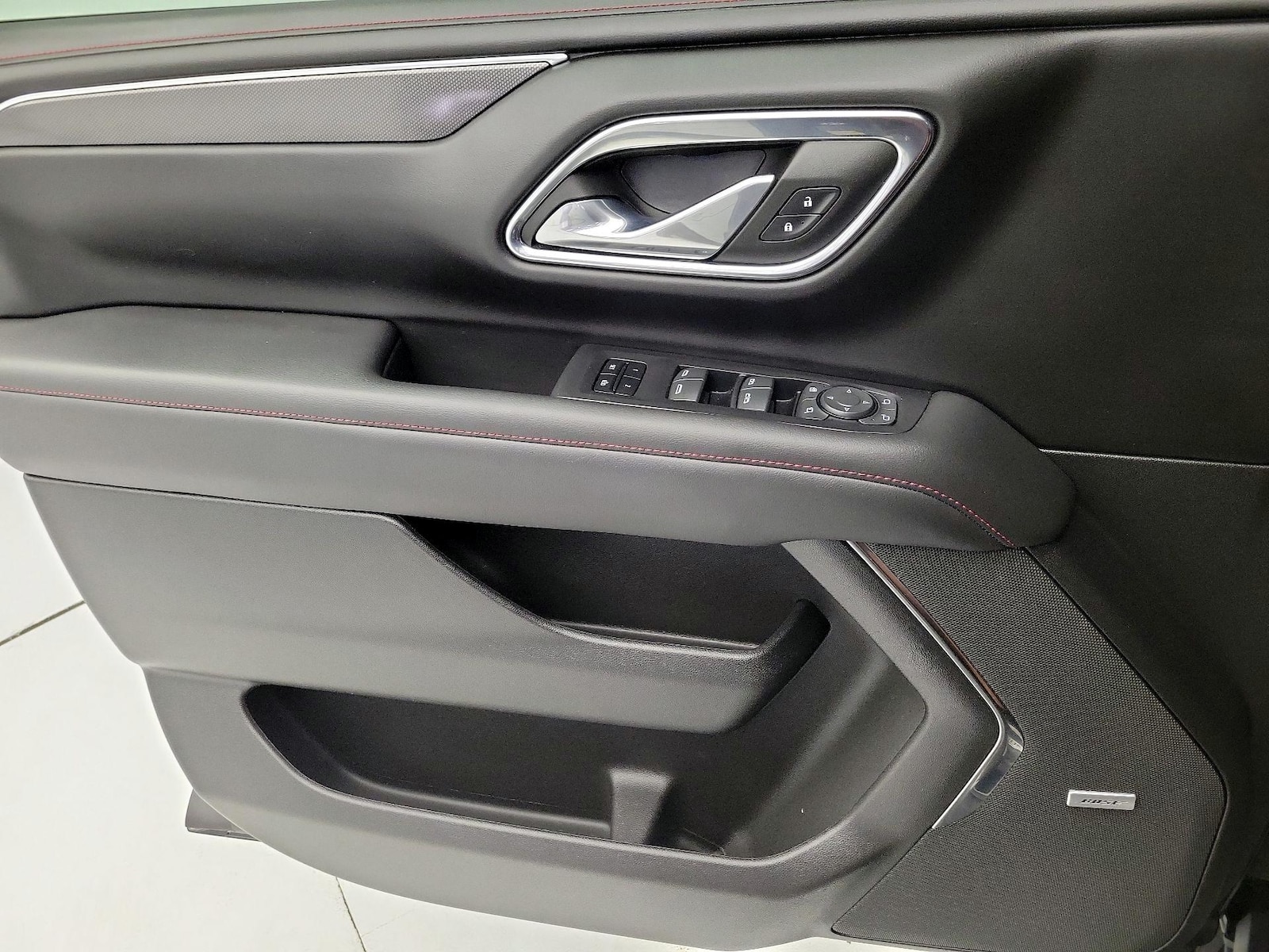 2023 Chevrolet Suburban RST - Photo 13