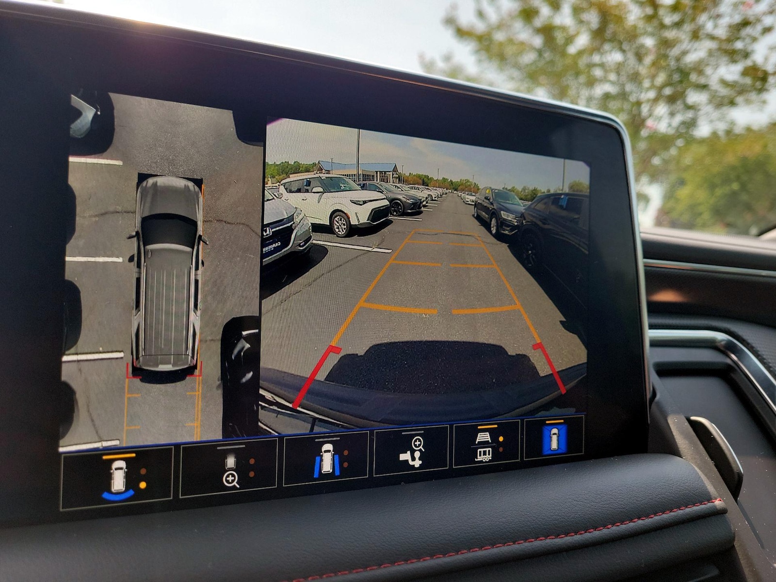 2023 Chevrolet Suburban RST - Photo 15