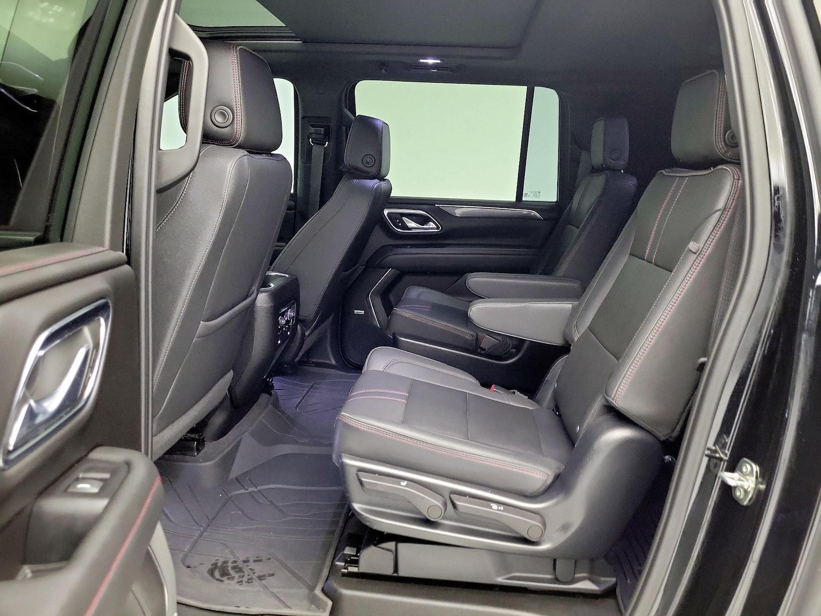 2023 Chevrolet Suburban RST - Photo 21
