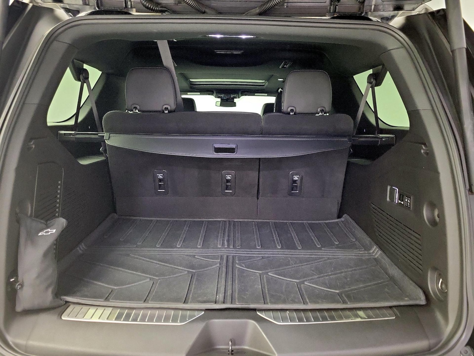 2023 Chevrolet Suburban RST - Photo 23