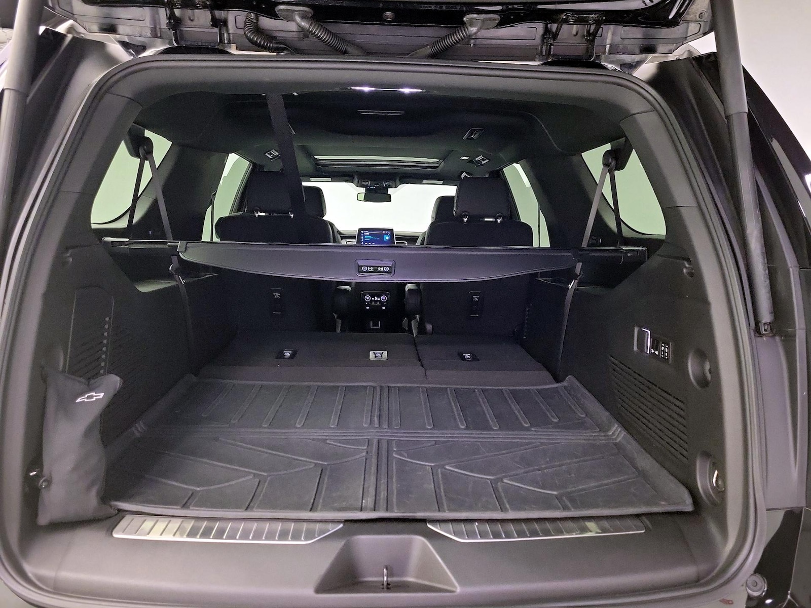 2023 Chevrolet Suburban RST - Photo 24