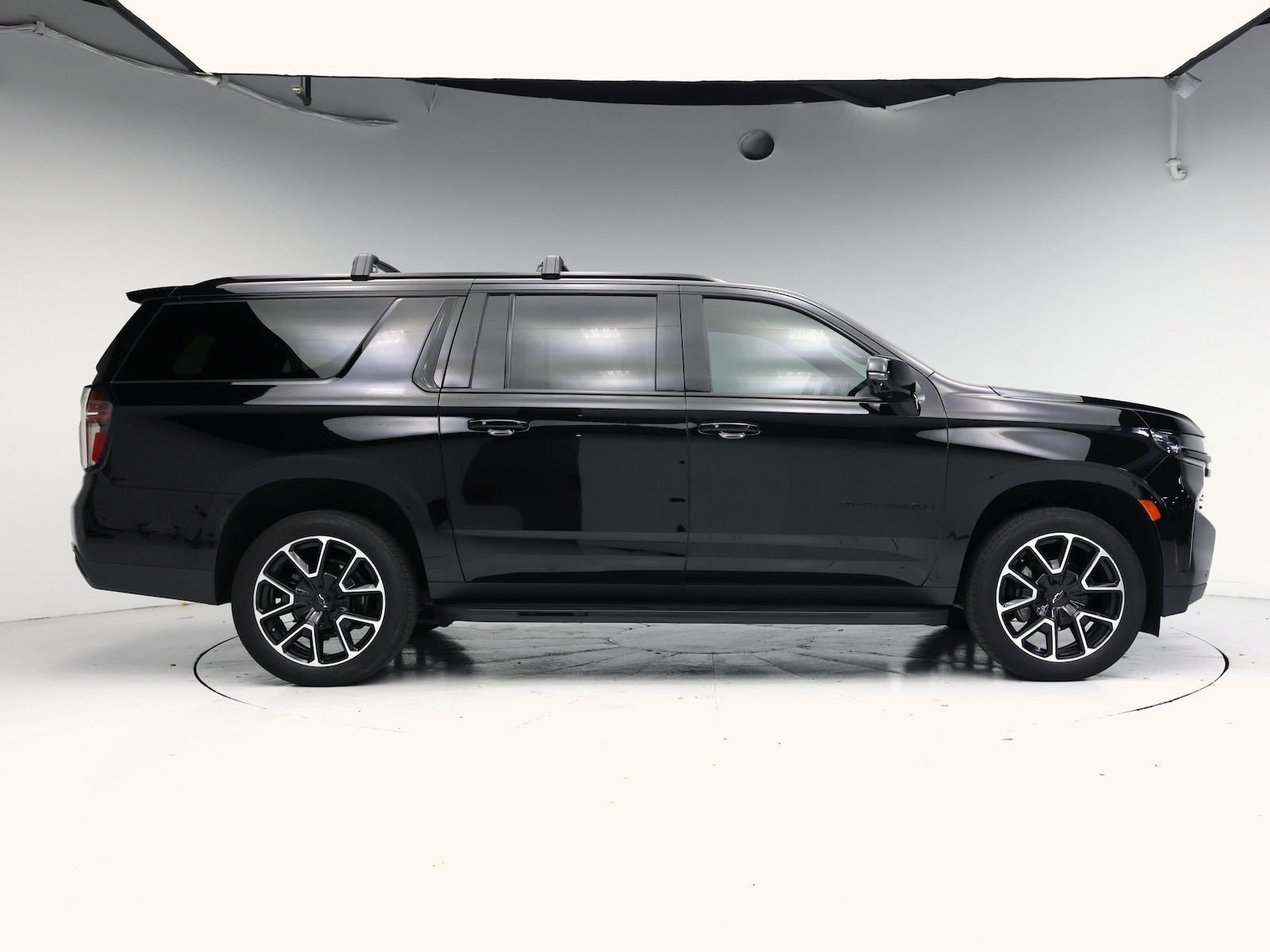 2023 Chevrolet Suburban RST - Photo 8