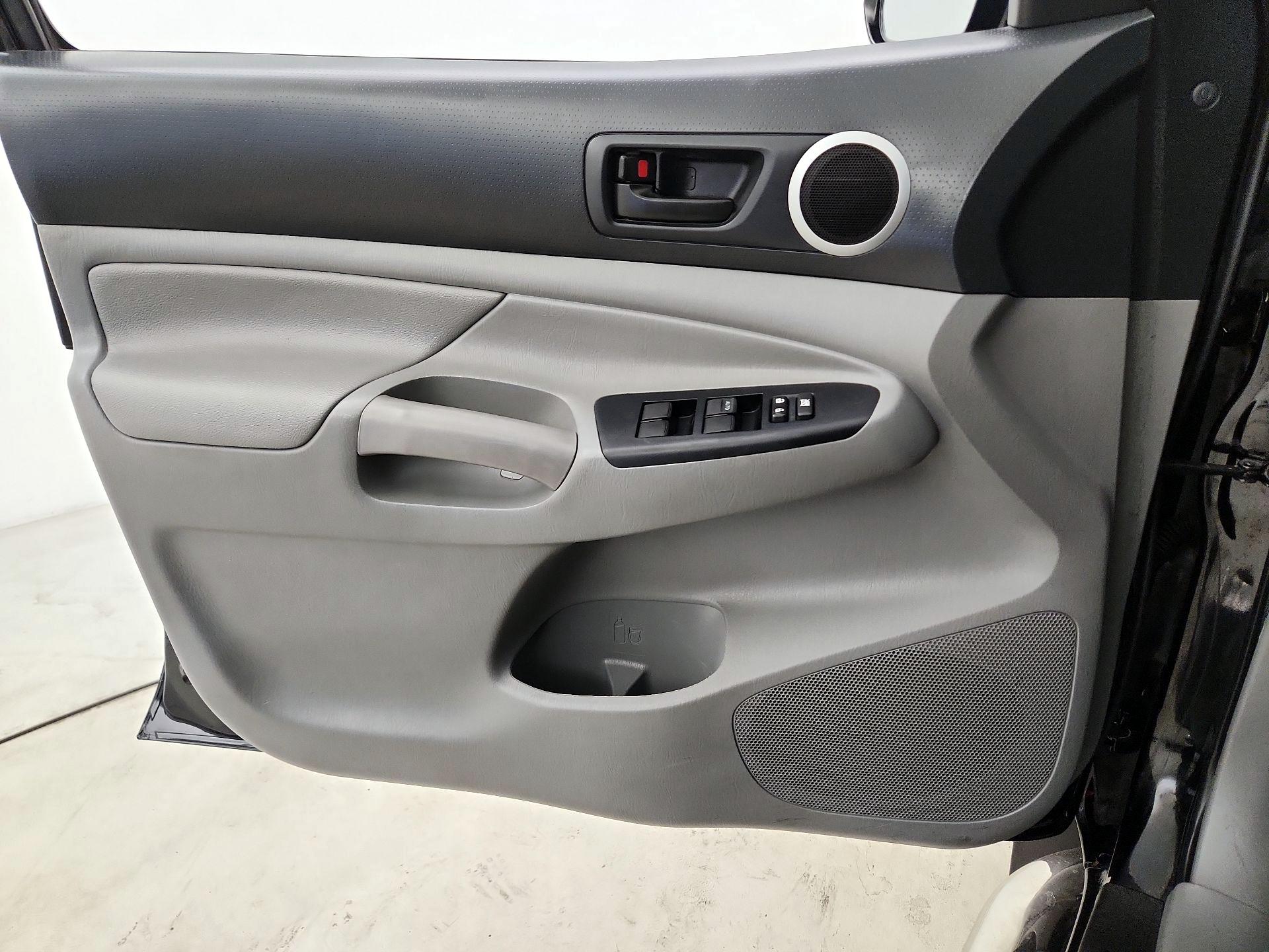 Thumbnail: 2014 Toyota Tacoma - 12