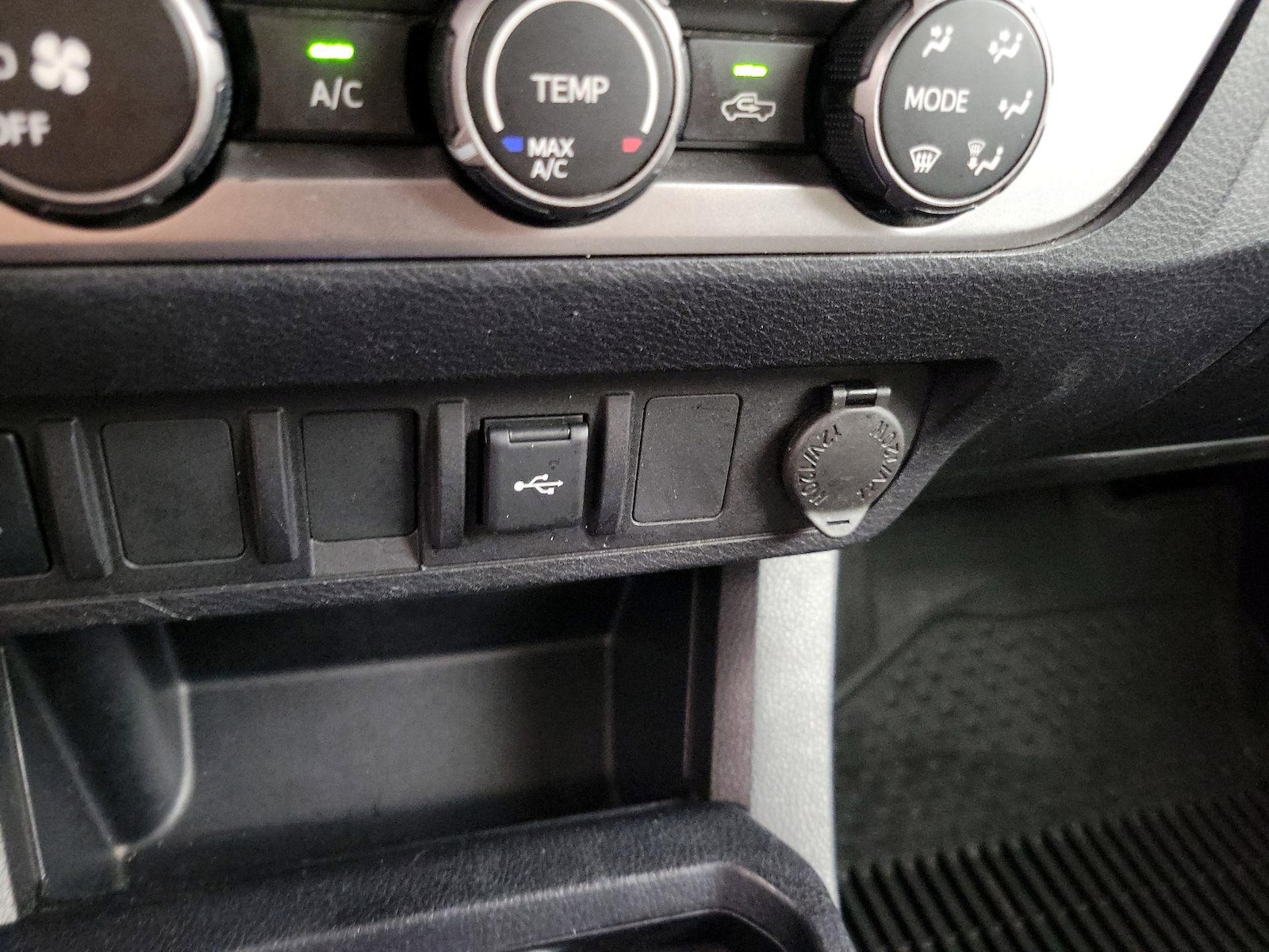 2020 Toyota Tacoma SR - Photo 19