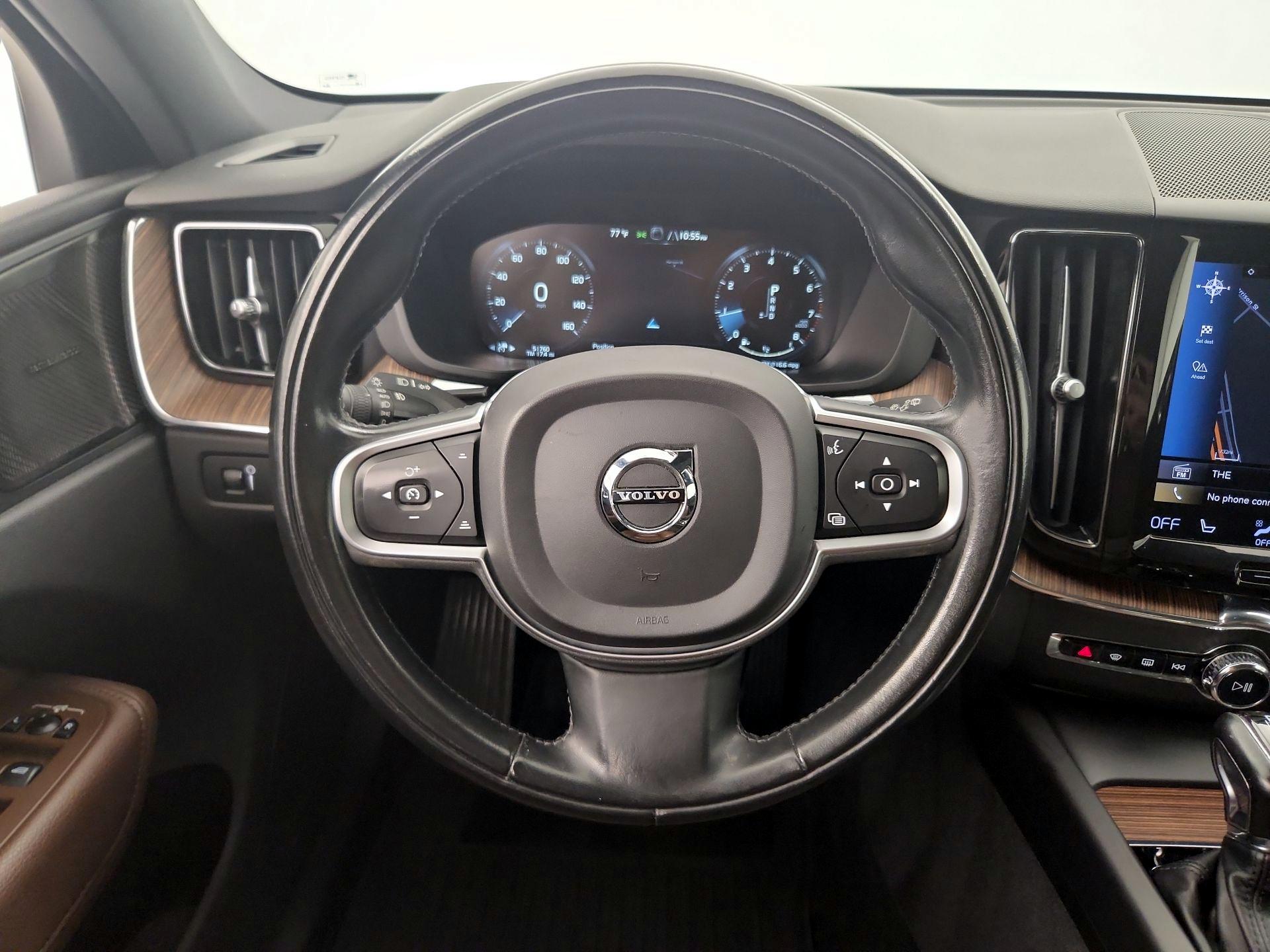 Thumbnail: 2021 Volvo XC60 - 10