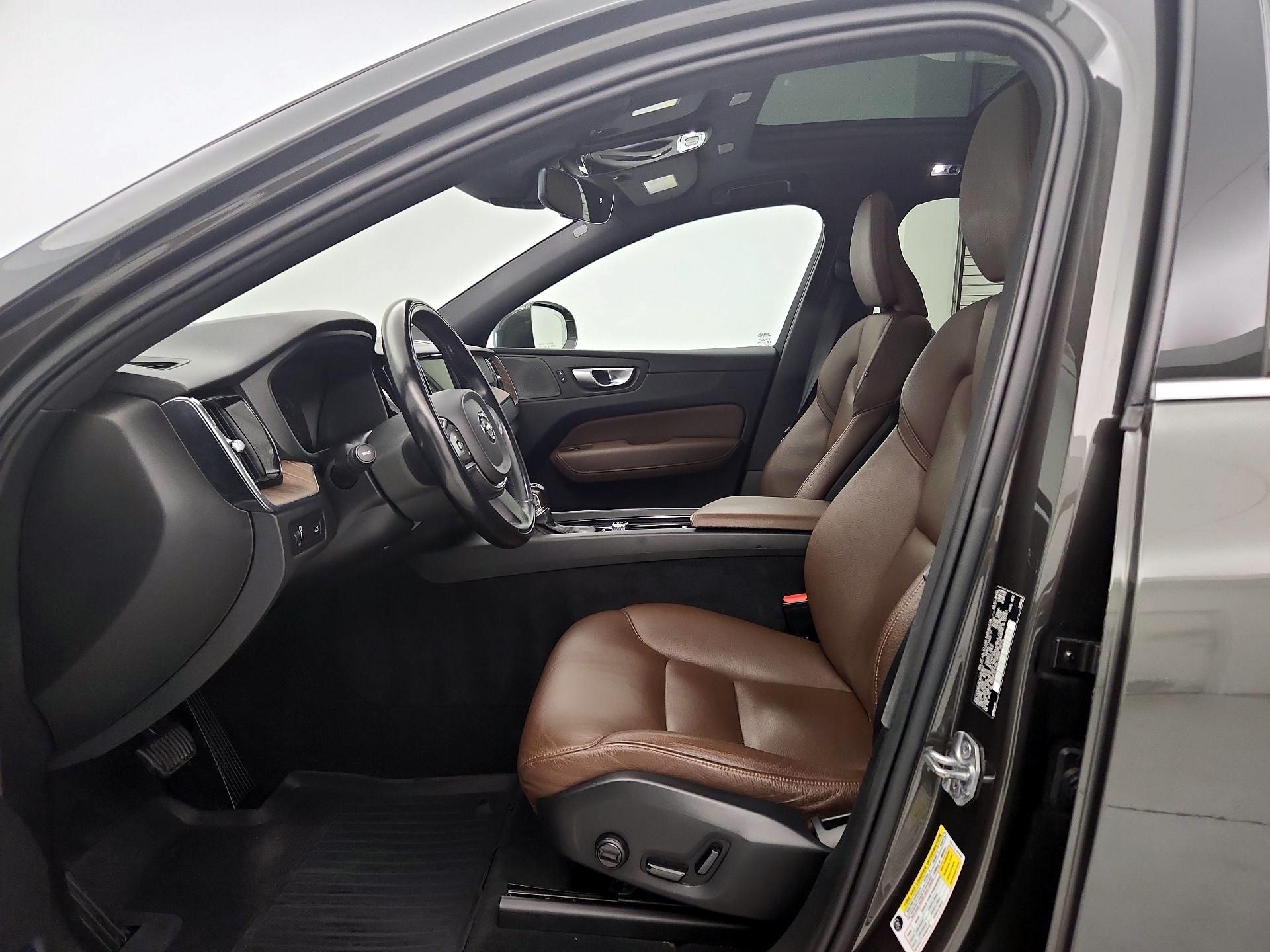 Thumbnail: 2021 Volvo XC60 - 11