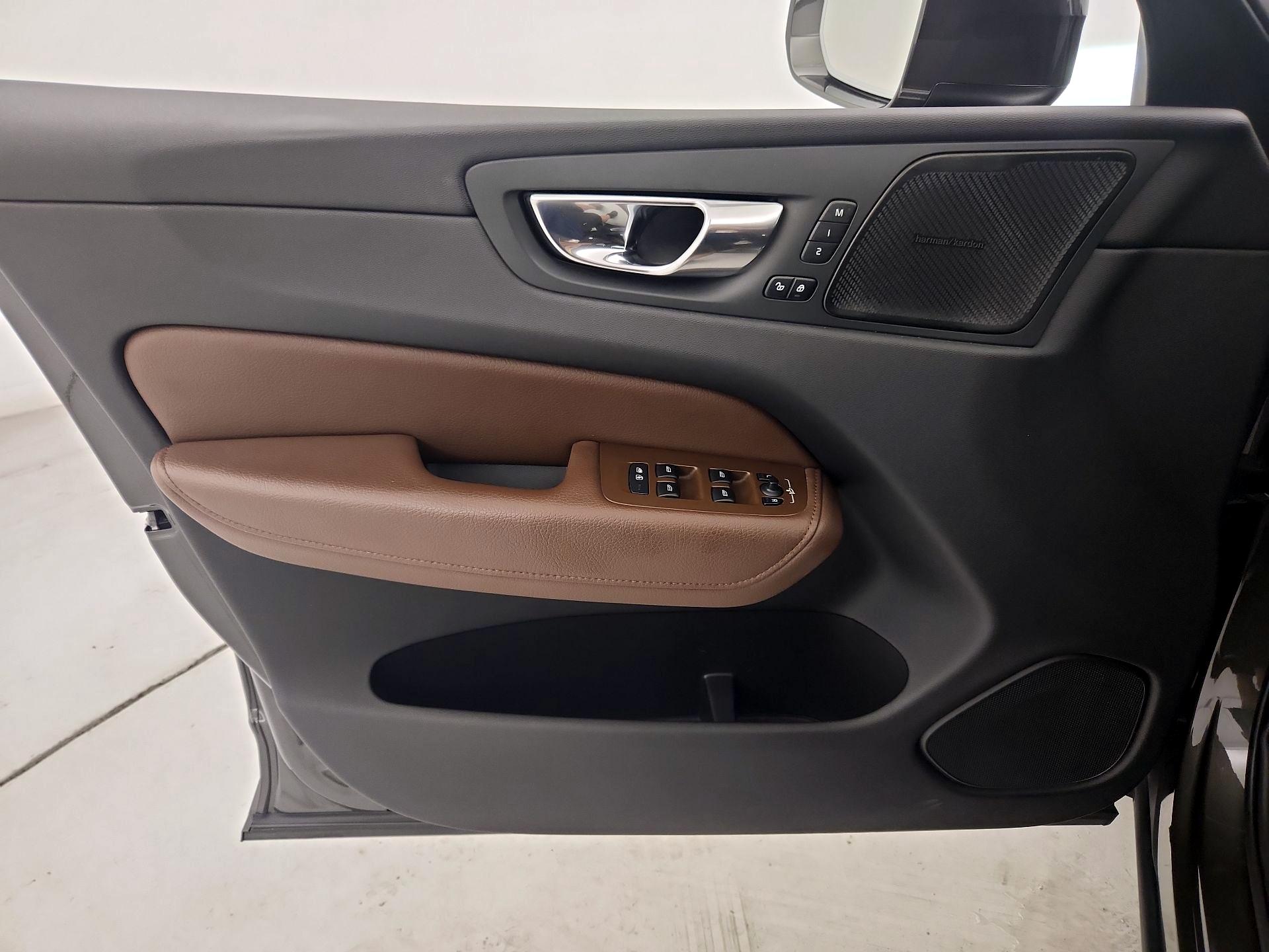 Thumbnail: 2021 Volvo XC60 - 12