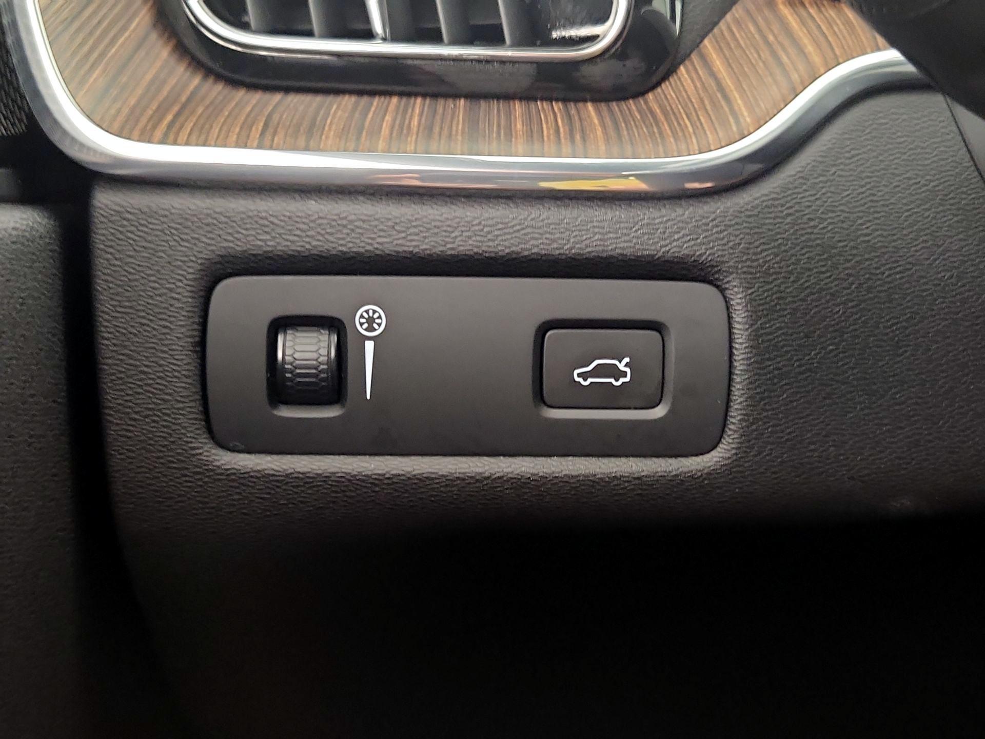 Thumbnail: 2021 Volvo XC60 - 13