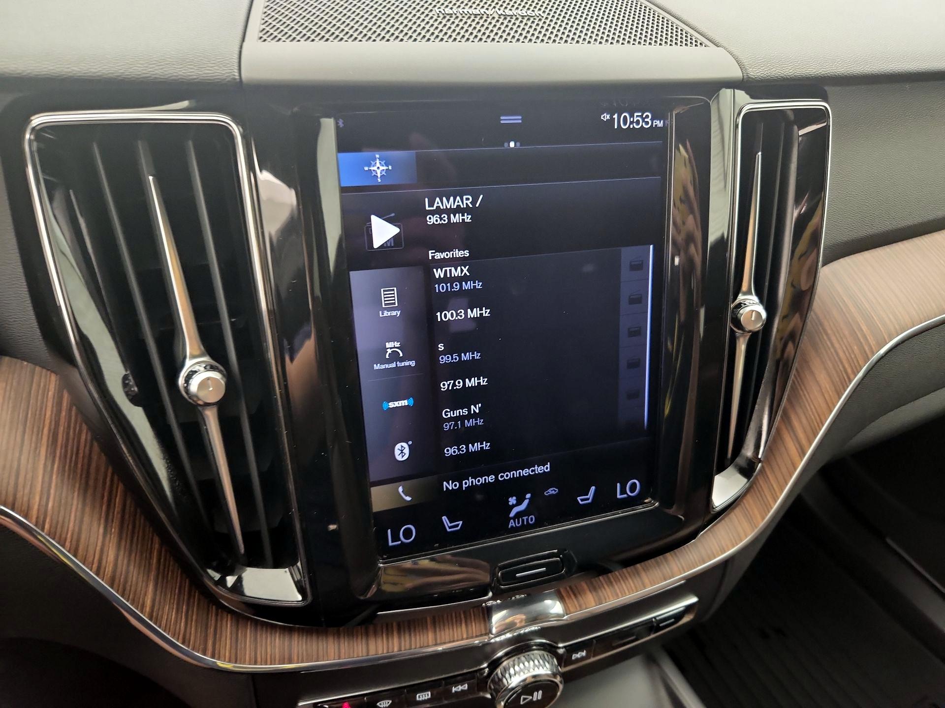 Thumbnail: 2021 Volvo XC60 - 16