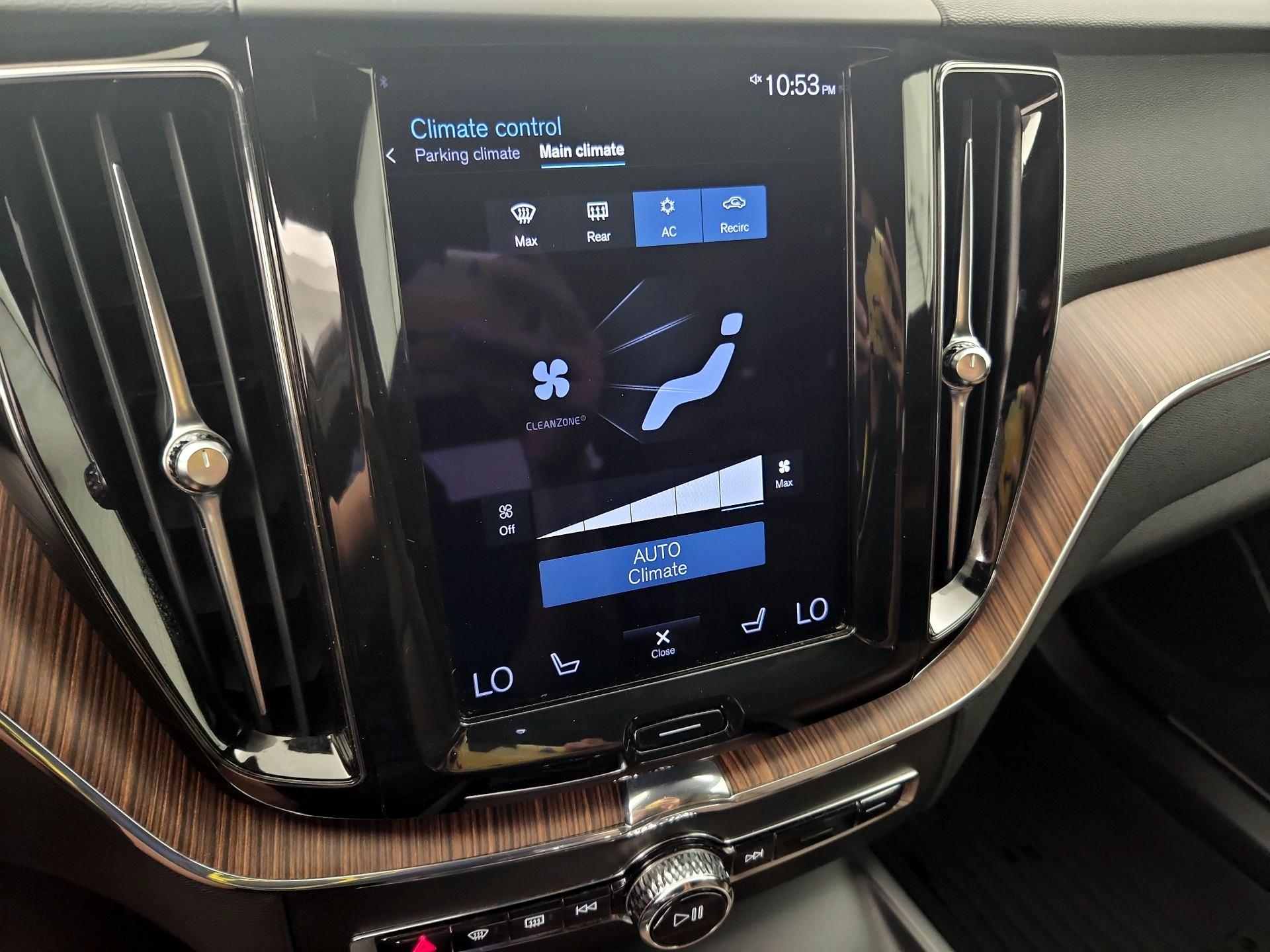 Thumbnail: 2021 Volvo XC60 - 17