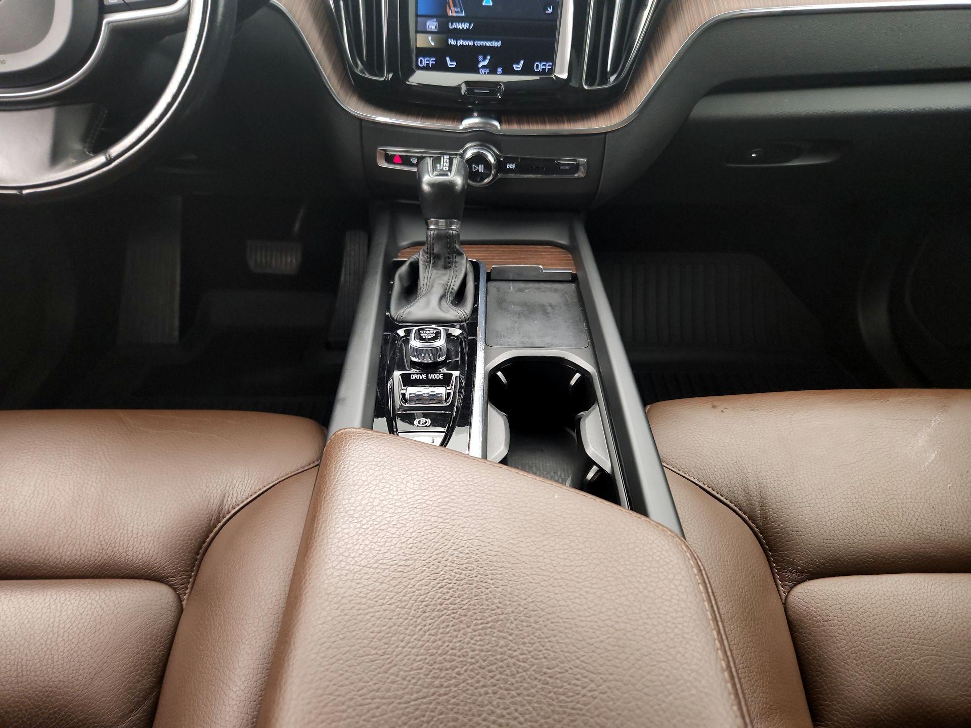 Thumbnail: 2021 Volvo XC60 - 18
