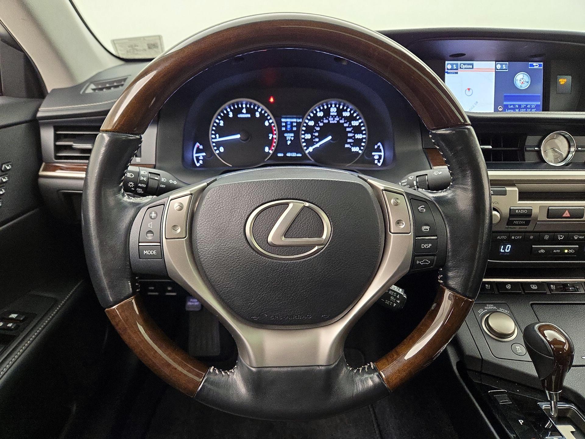 Thumbnail: 2015 Lexus ES - 10