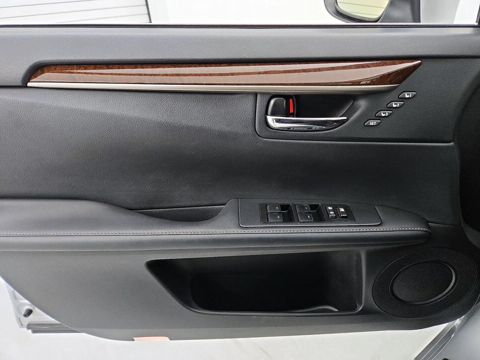 Thumbnail: 2015 Lexus ES - 12