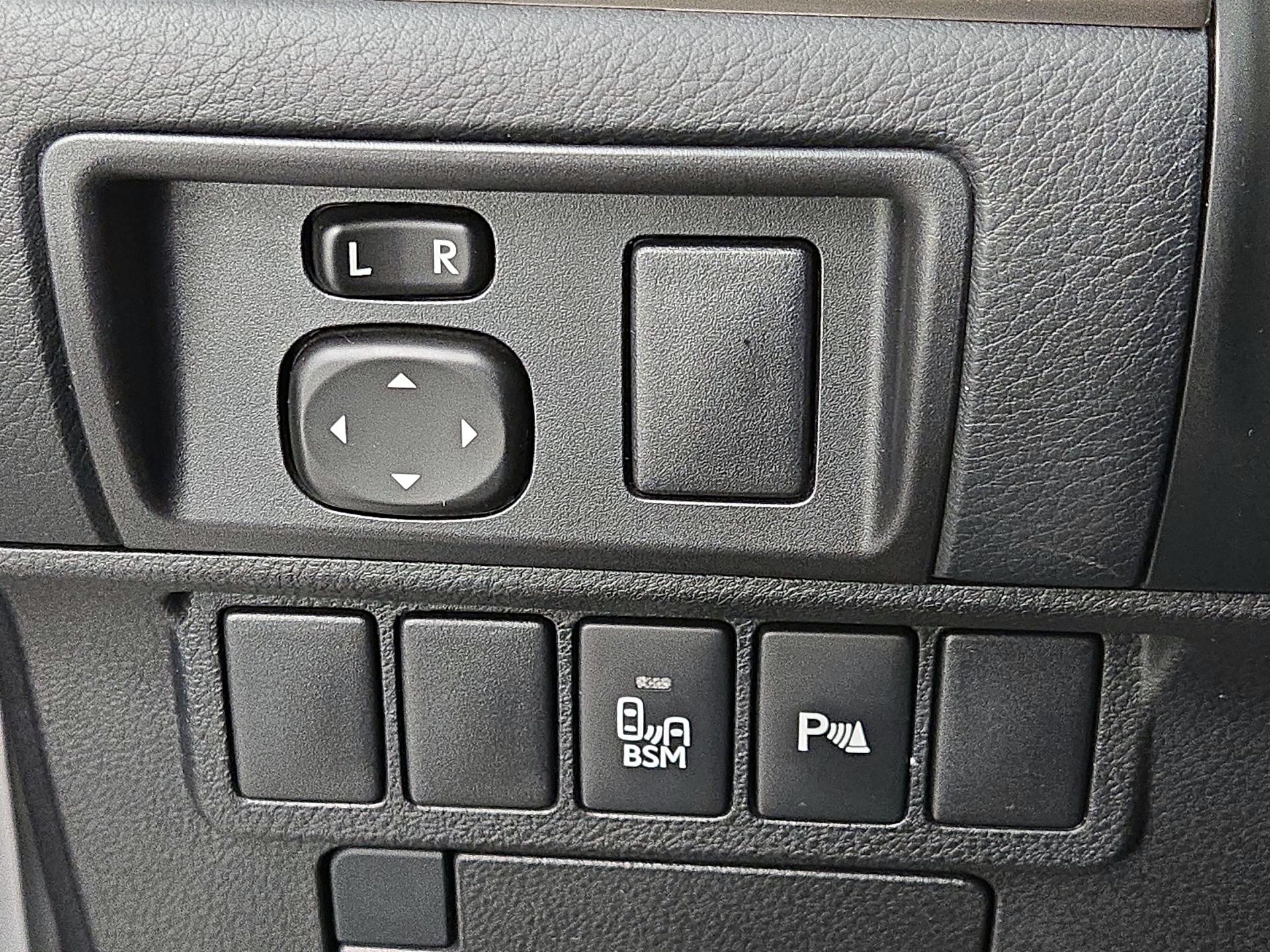 Thumbnail: 2015 Lexus ES - 13