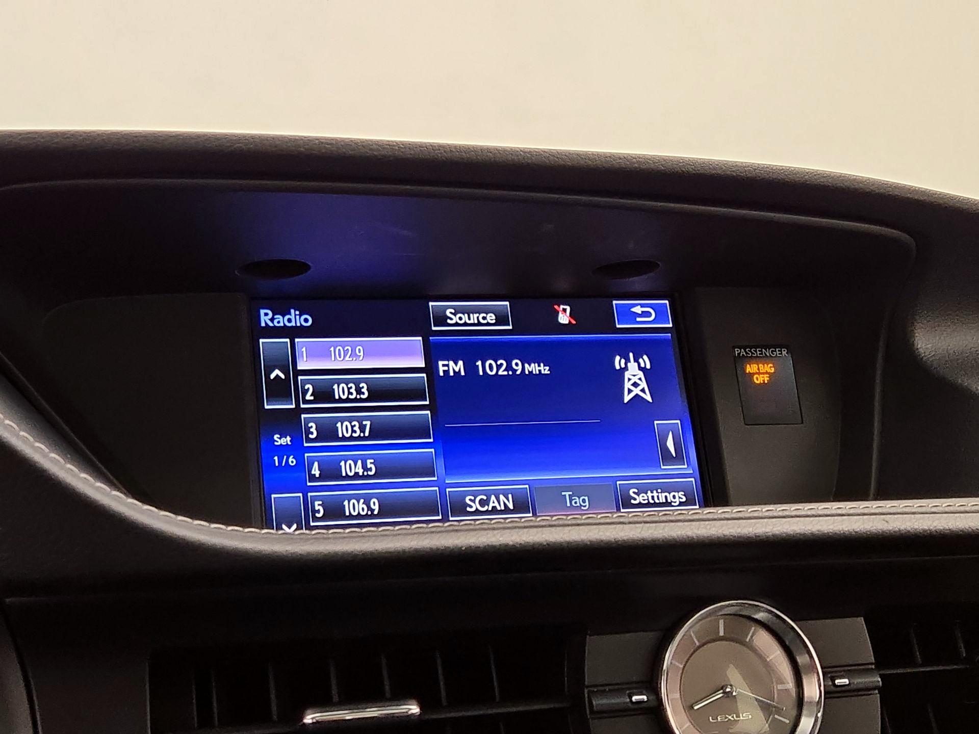 Thumbnail: 2015 Lexus ES - 16