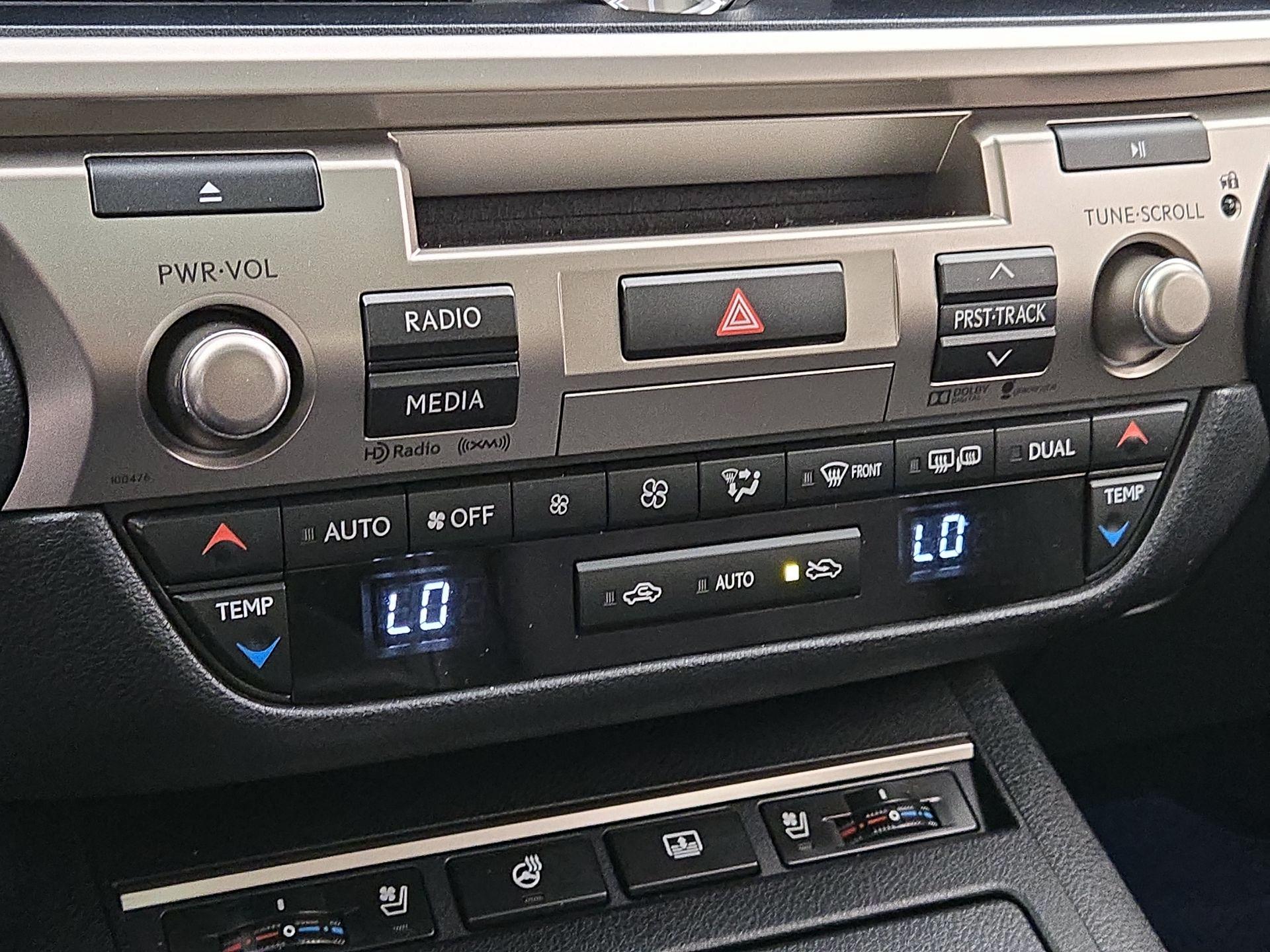 Thumbnail: 2015 Lexus ES - 17