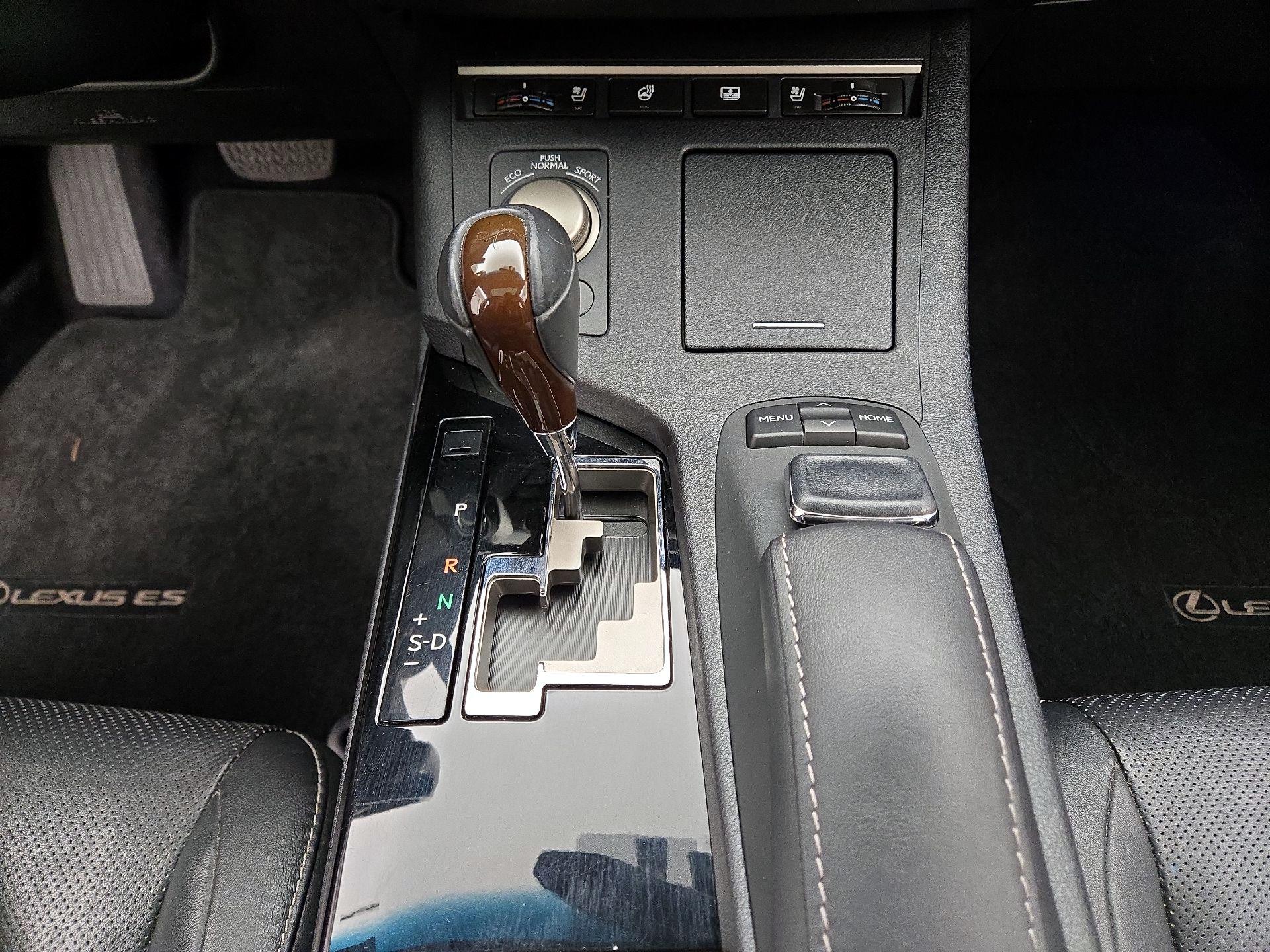 Thumbnail: 2015 Lexus ES - 18