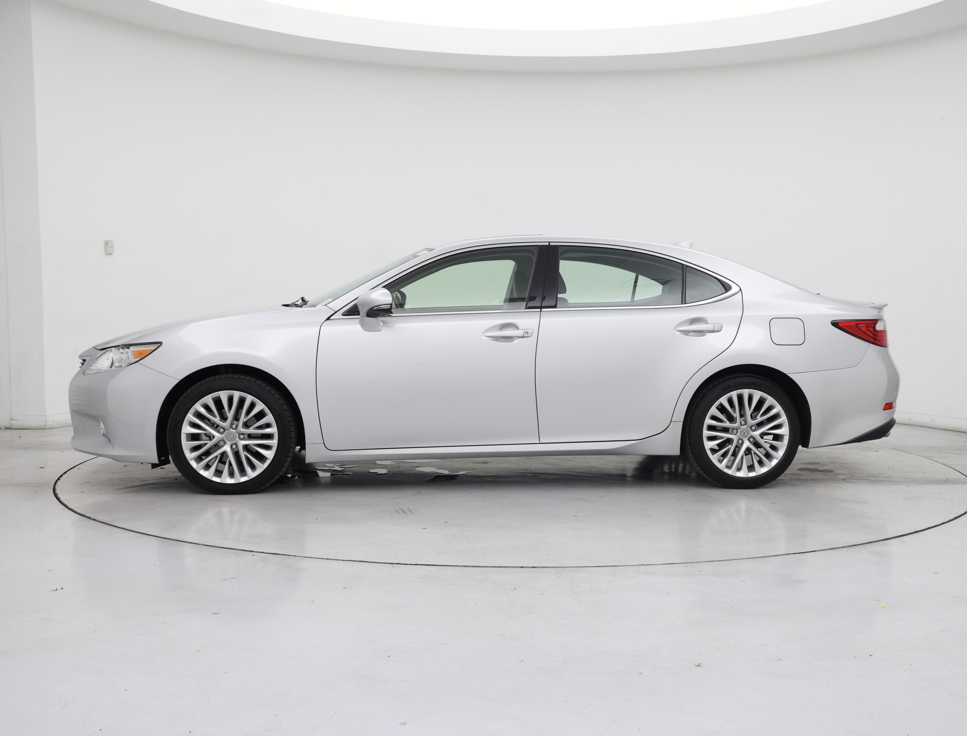 Thumbnail: 2015 Lexus ES - 3