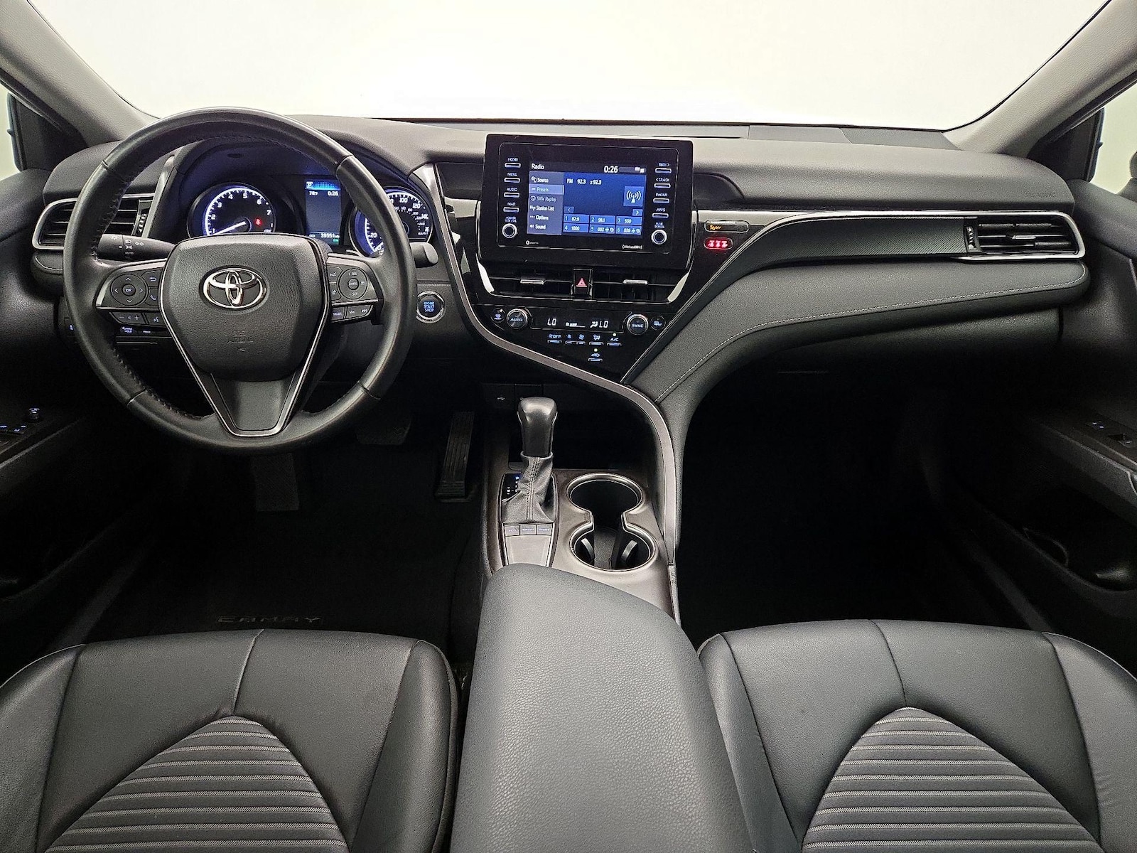 2023 Toyota Camry SE - Photo 10