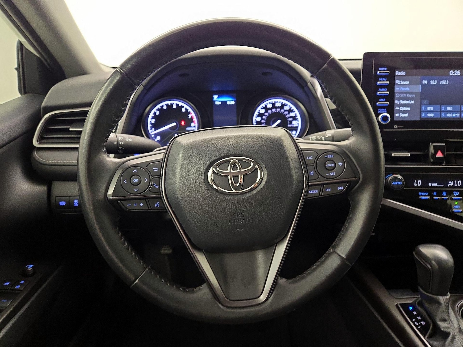 2023 Toyota Camry SE - Photo 11