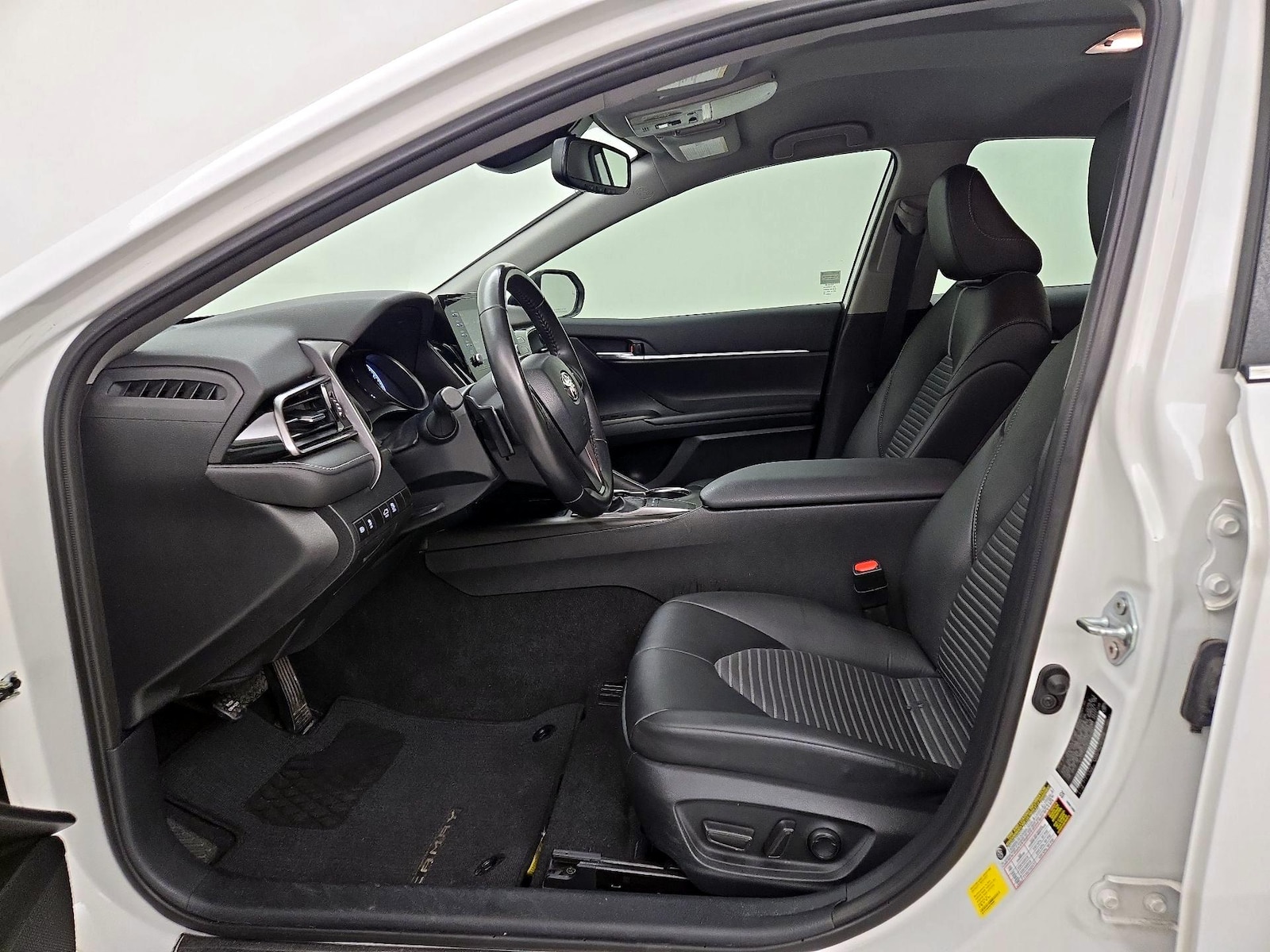 2023 Toyota Camry SE - Photo 12