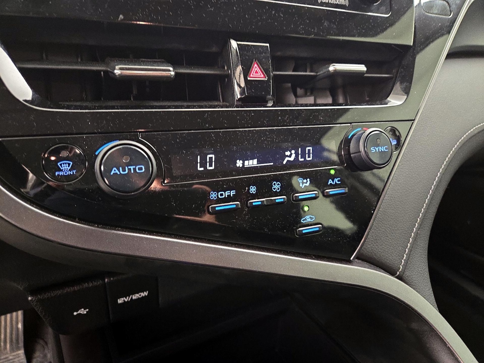 2023 Toyota Camry SE - Photo 17