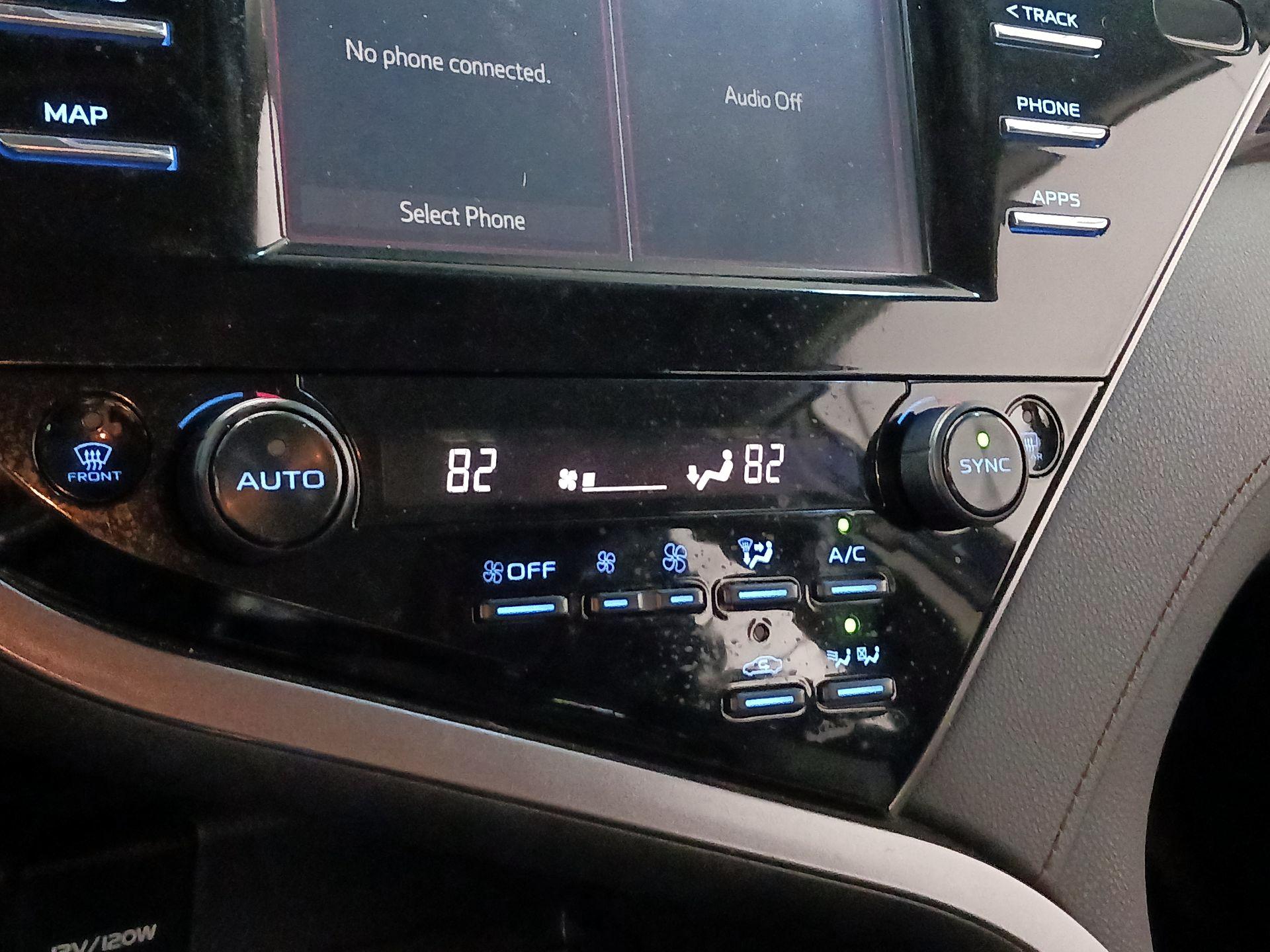Thumbnail: 2019 Toyota Camry - 13