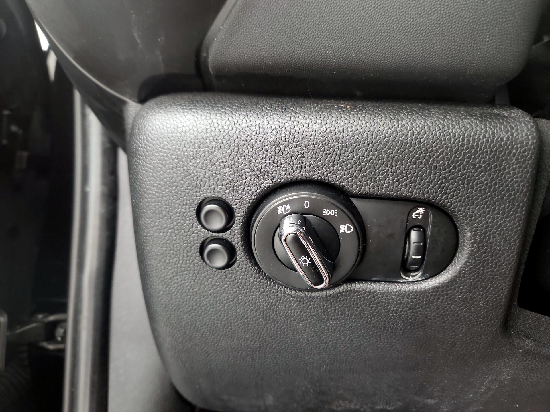 Thumbnail: 2019 MINI Cooper Hardtop - 13