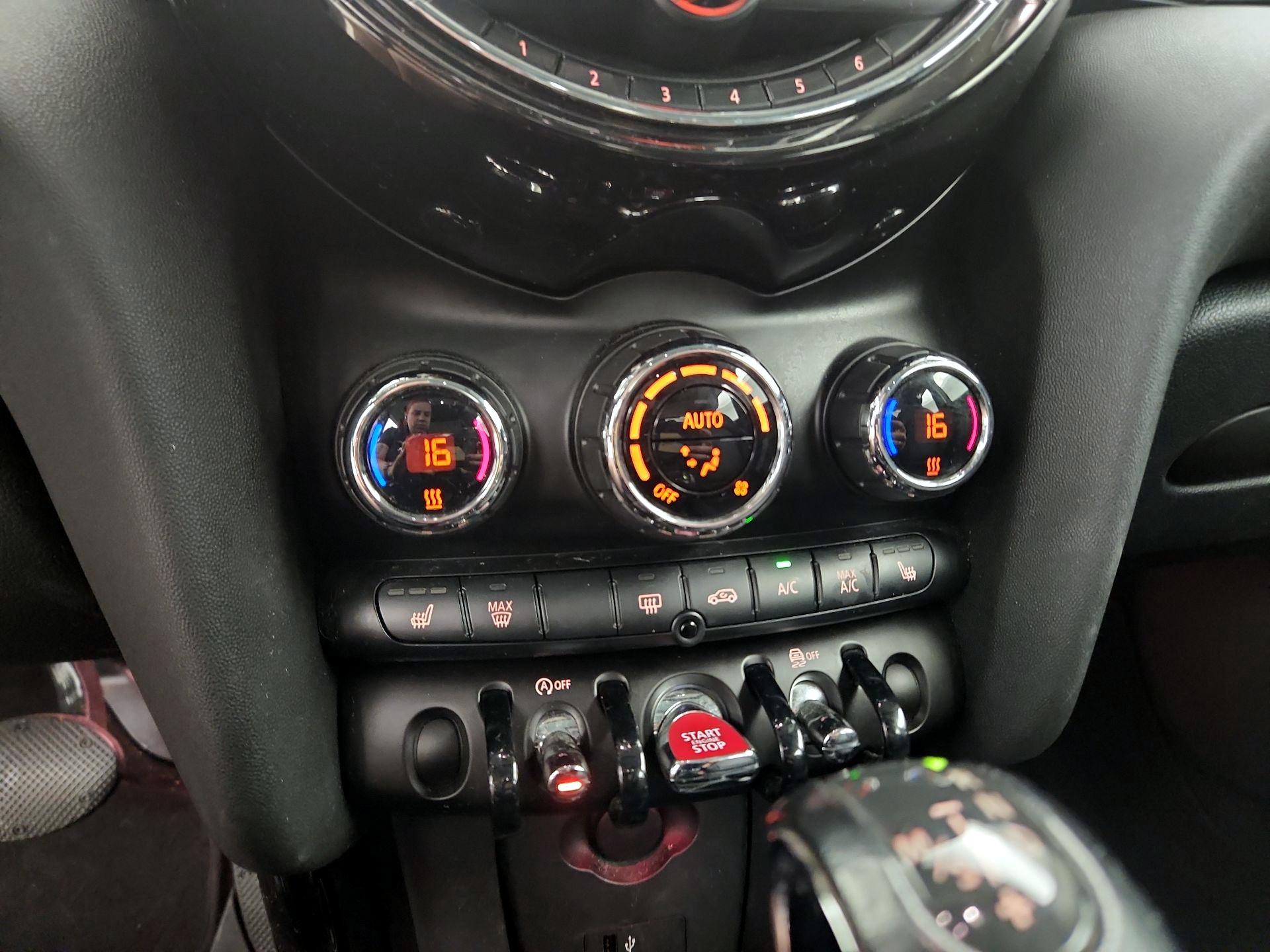 Thumbnail: 2019 MINI Cooper Hardtop - 16