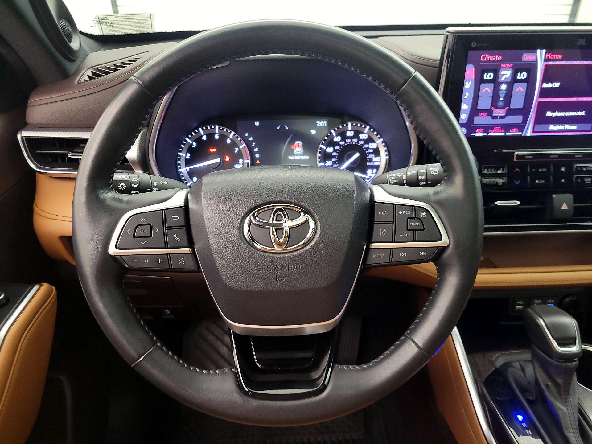 Thumbnail: 2022 Toyota Highlander - 10