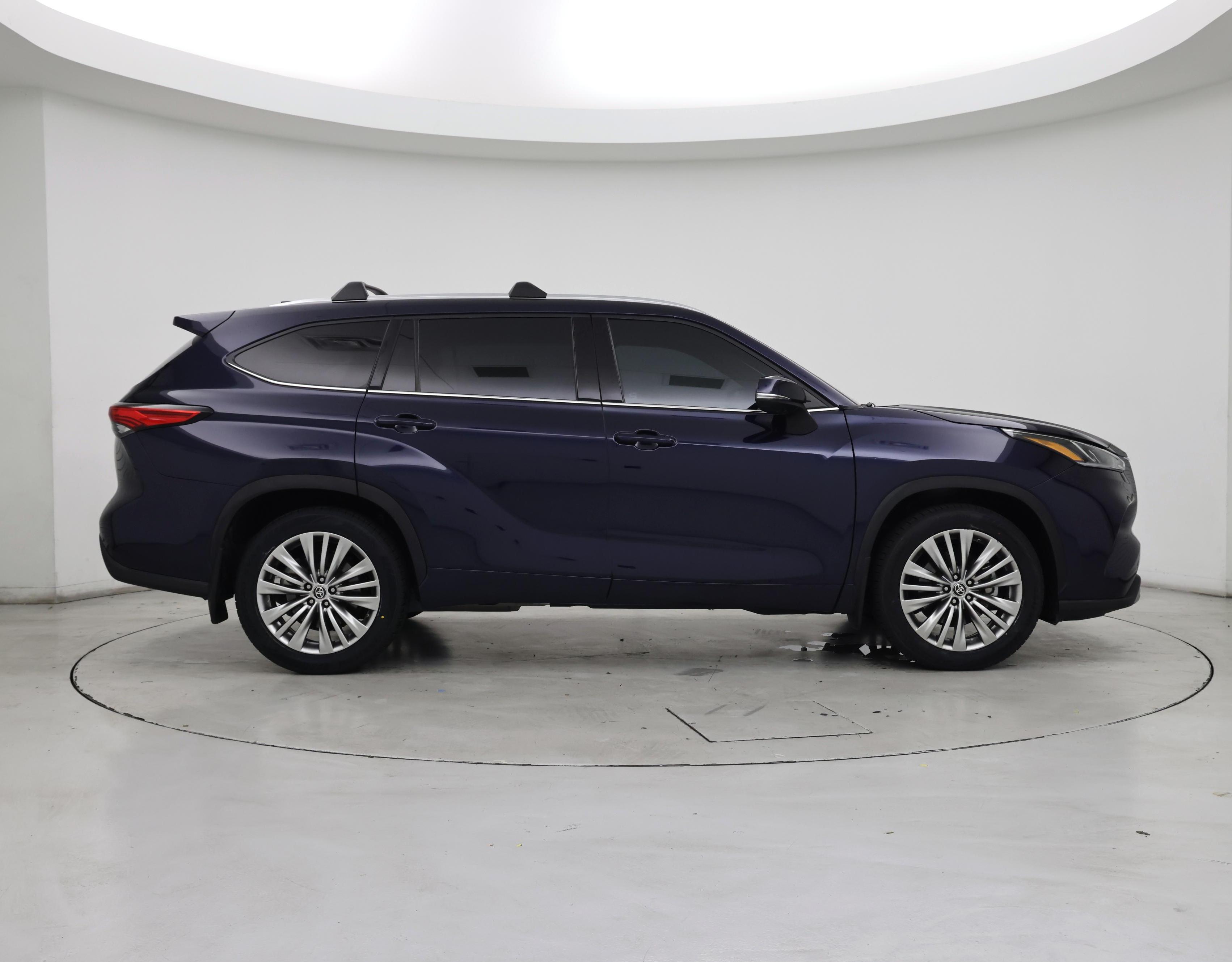 Thumbnail: 2022 Toyota Highlander - 7