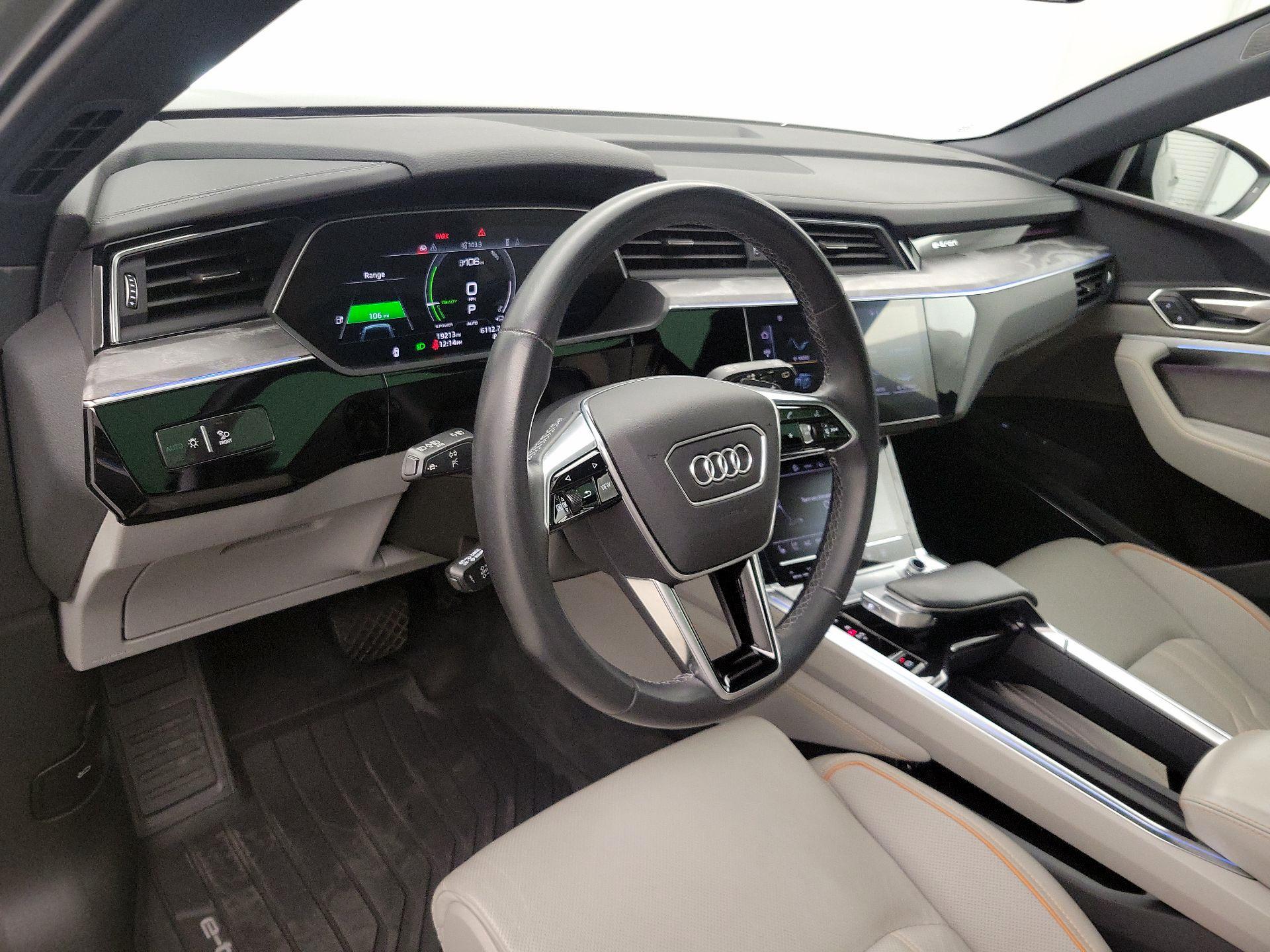 Thumbnail: 2023 Audi e-tron - 9