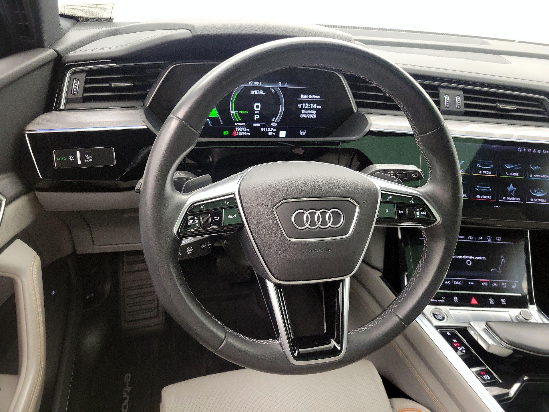 Thumbnail: 2023 Audi e-tron - 10
